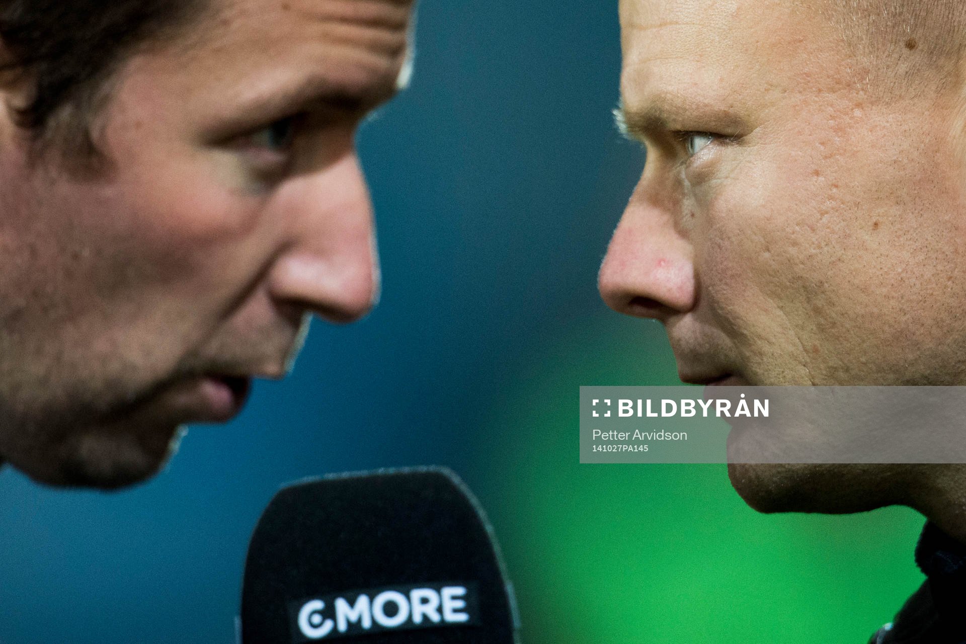Jonas Dahlquist, Cmore intervjuar Brommapojkarnas tränare Stefan Billborn under fotbollsmatchen i Allsvenskan mellan Malmö FF och Brommapojkarna den 27 oktober 2014 i Malmö.