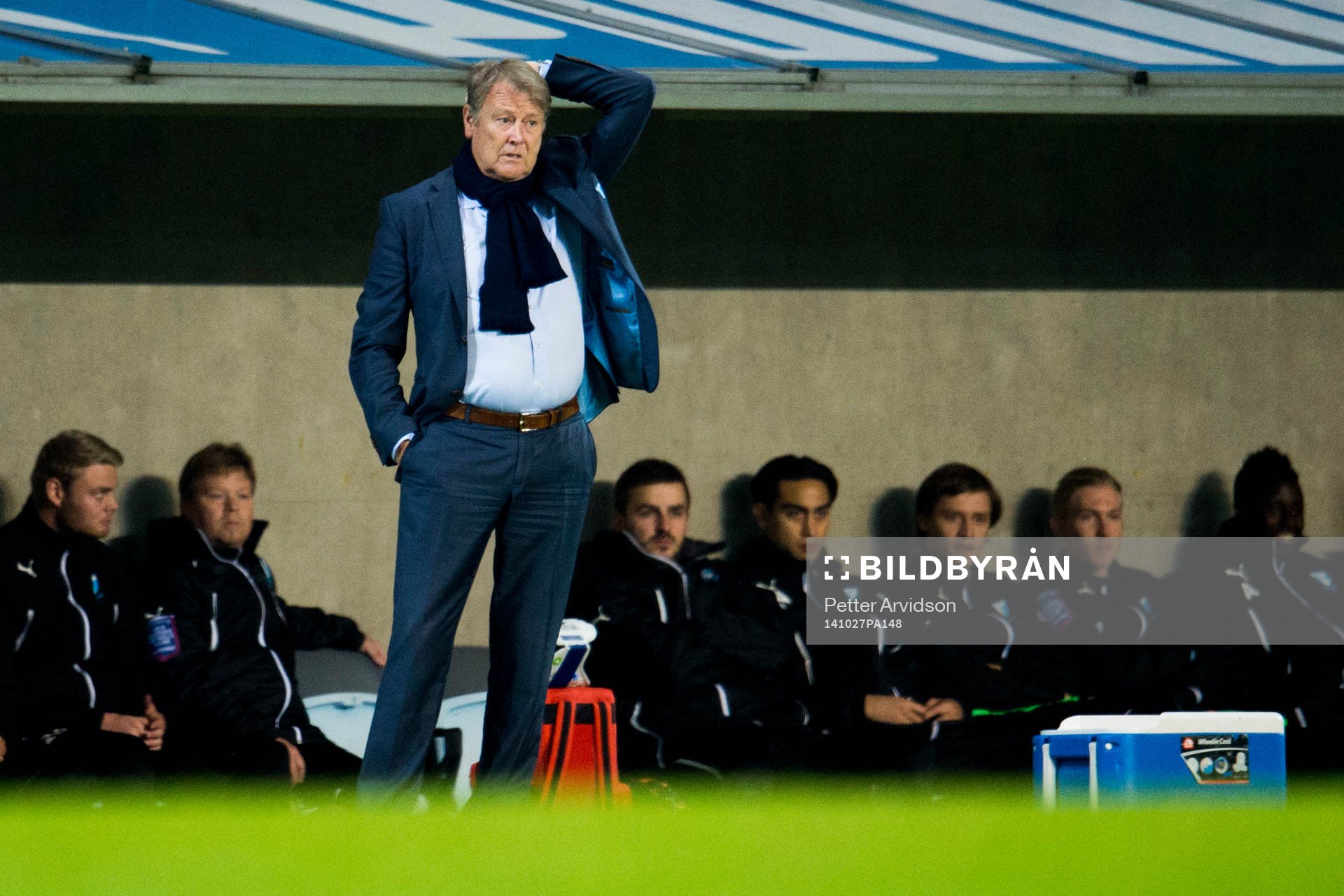 Malmö FFs tränare Åge Hareide kliar sig i bakhuvudet
