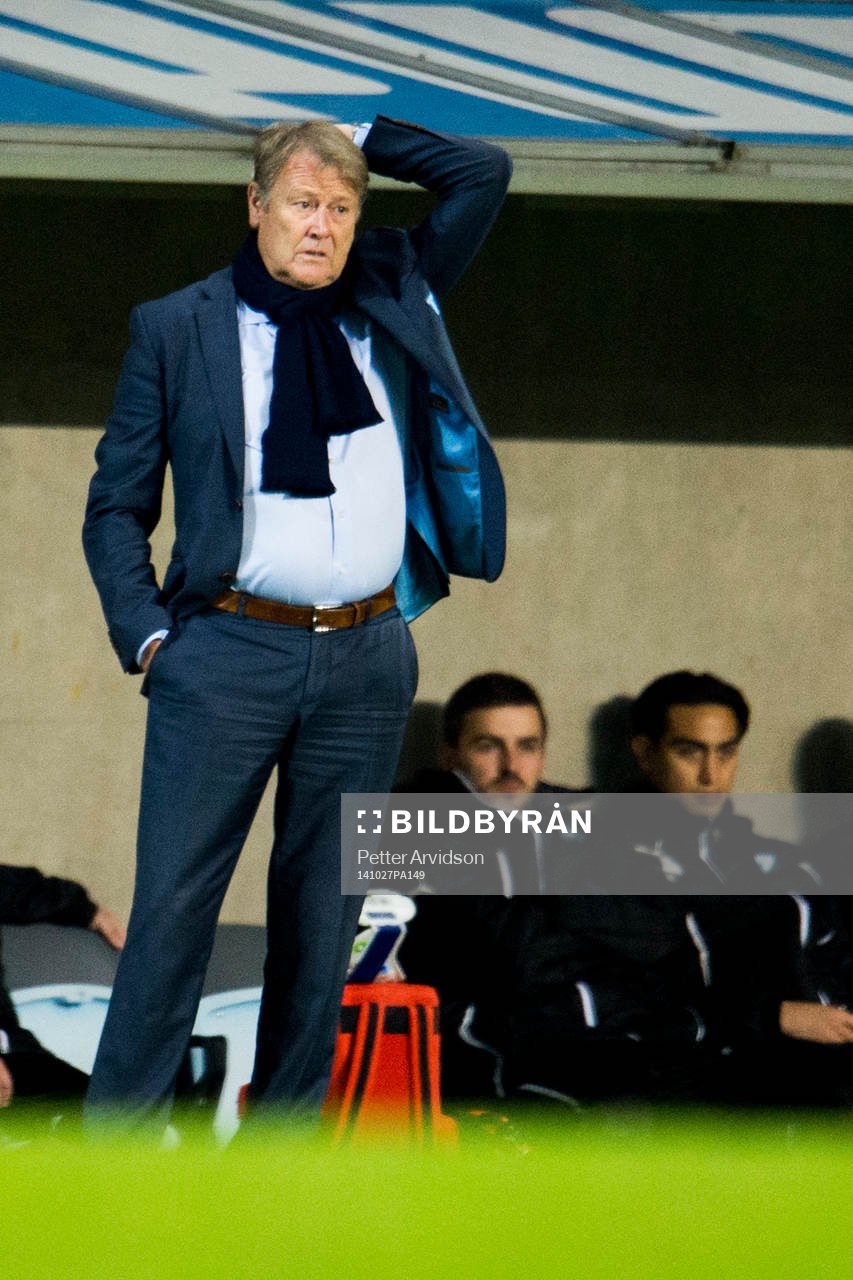 Malmö FFs tränare Åge Hareide kliar sig i bakhuvudet