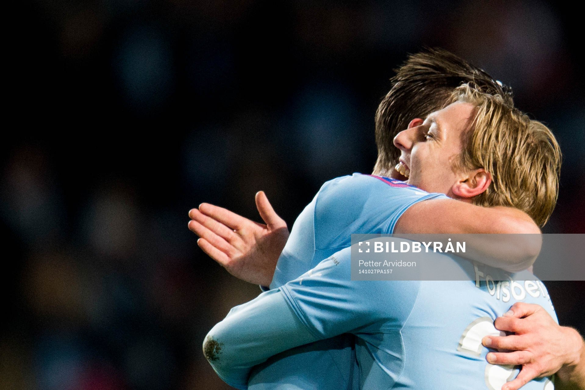 Malmö FFs Emil Forsberg kramas om av Markus Rosenberg