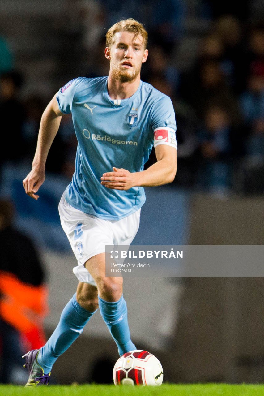 Malmö FFs Filip Helander under fotbollsmatchen i Allsvenskan mellan Malmö FF och Brommapojkarna den 27 oktober 2014 i Malmö.