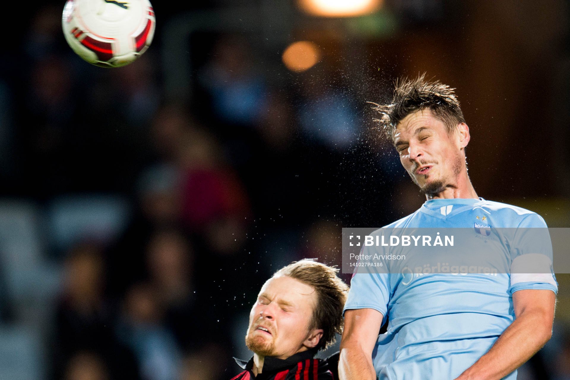 Malmö FFs Markus Rosenberg nickar bollen