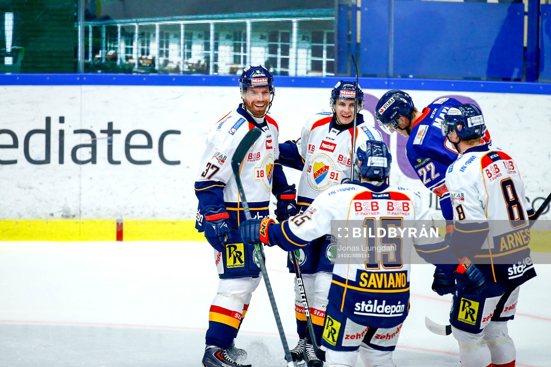 Djurgårdens Mikael Samuelsson jublar