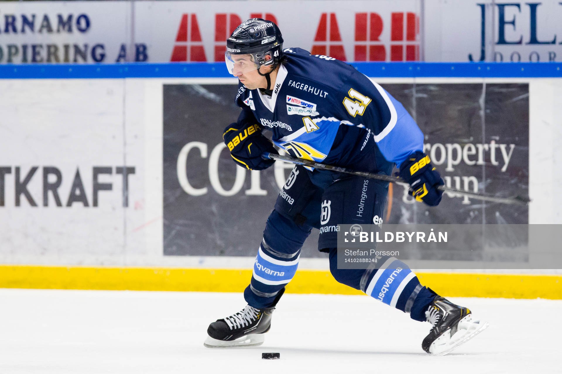 s Chris Campoli skjuter
