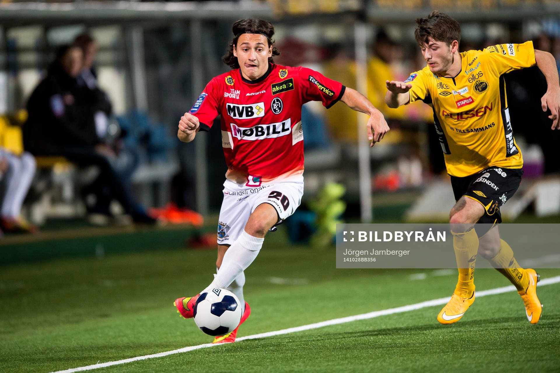 Landskronas Enis Ahmetovic jagas av Elfsborgs Arber Zeneli under fotbollsmatchen i Folksam U21 Allsvenskan Norra mellan Elfsborg och Landskrona den 28 juni 2014 i Borås.