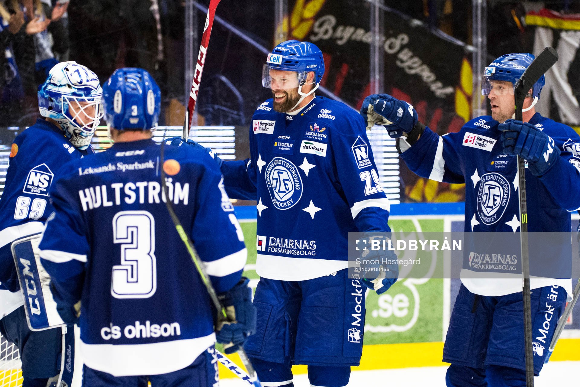 Leksands Joonas Rönnberg, i mitten,  jublar