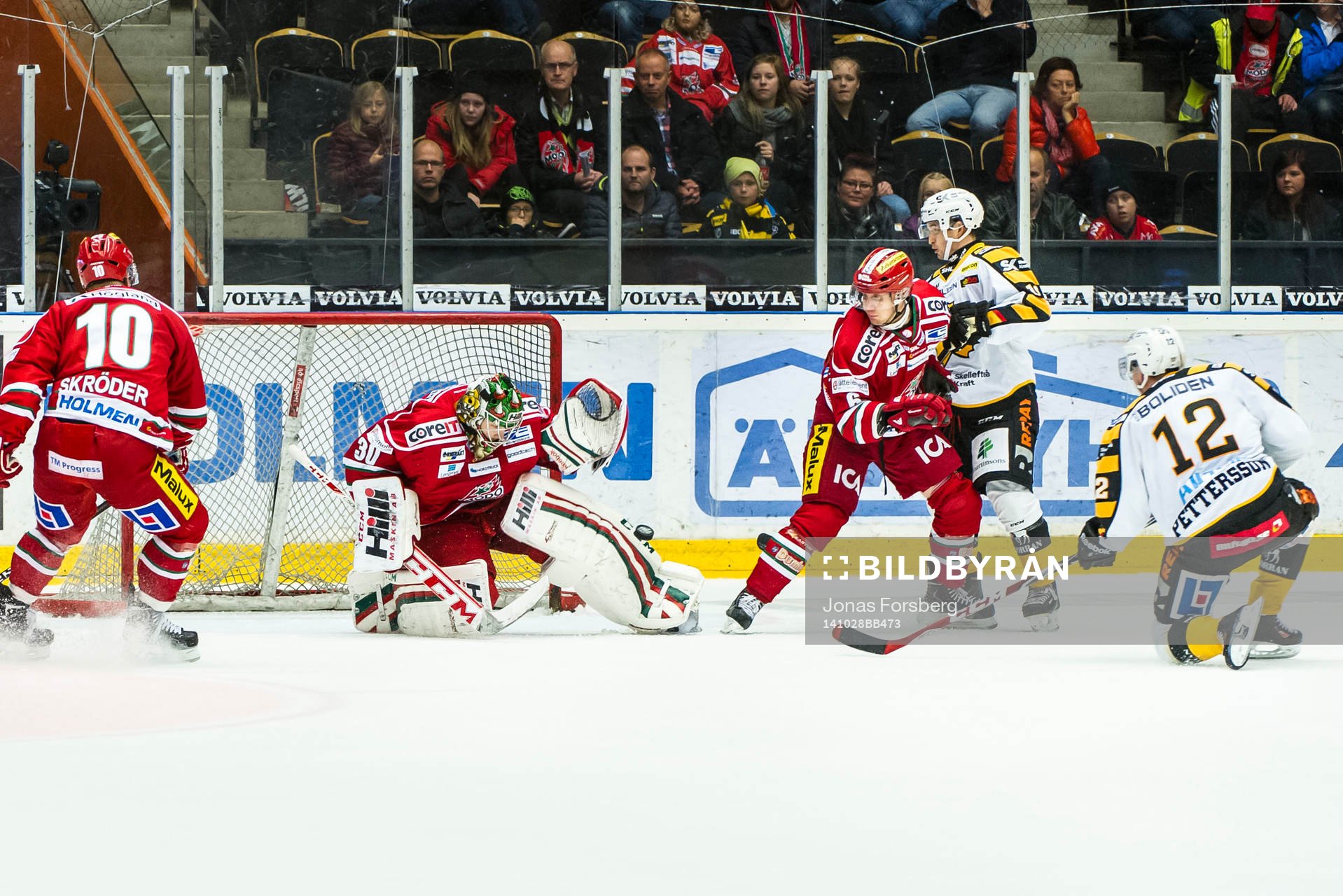 Modos målvakt Linus Ullmark, Per-Åge Skröder och Marko