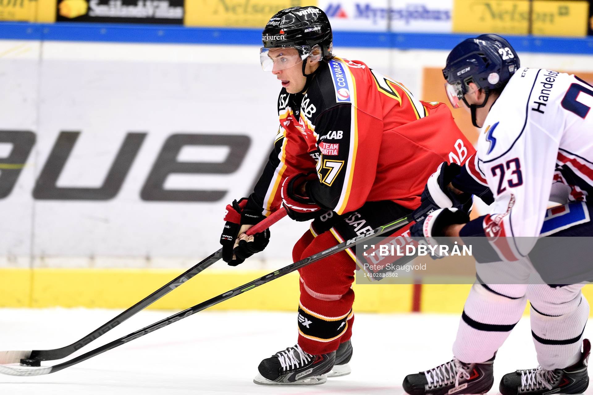 Luleås Daniel Zaar med pucken