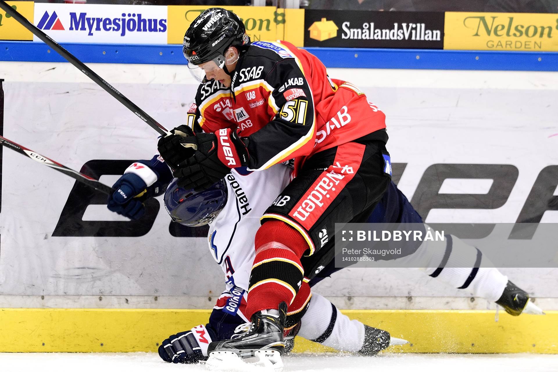 Luleås Kristian Näkyvä tacklar Linköpings Anton Karlsson