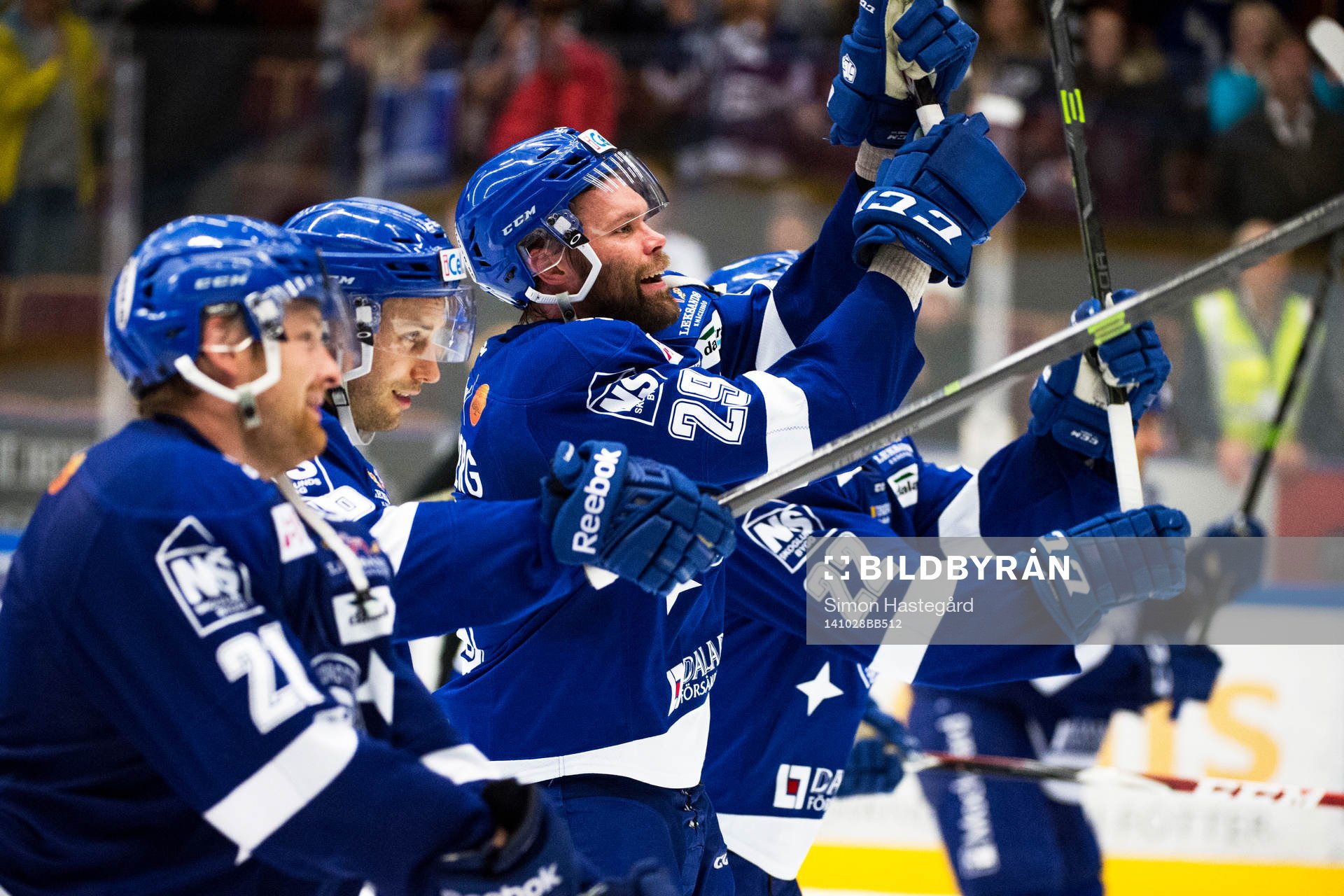 Leksands Fabian Brunnström och Joonas Rönnberg jublar