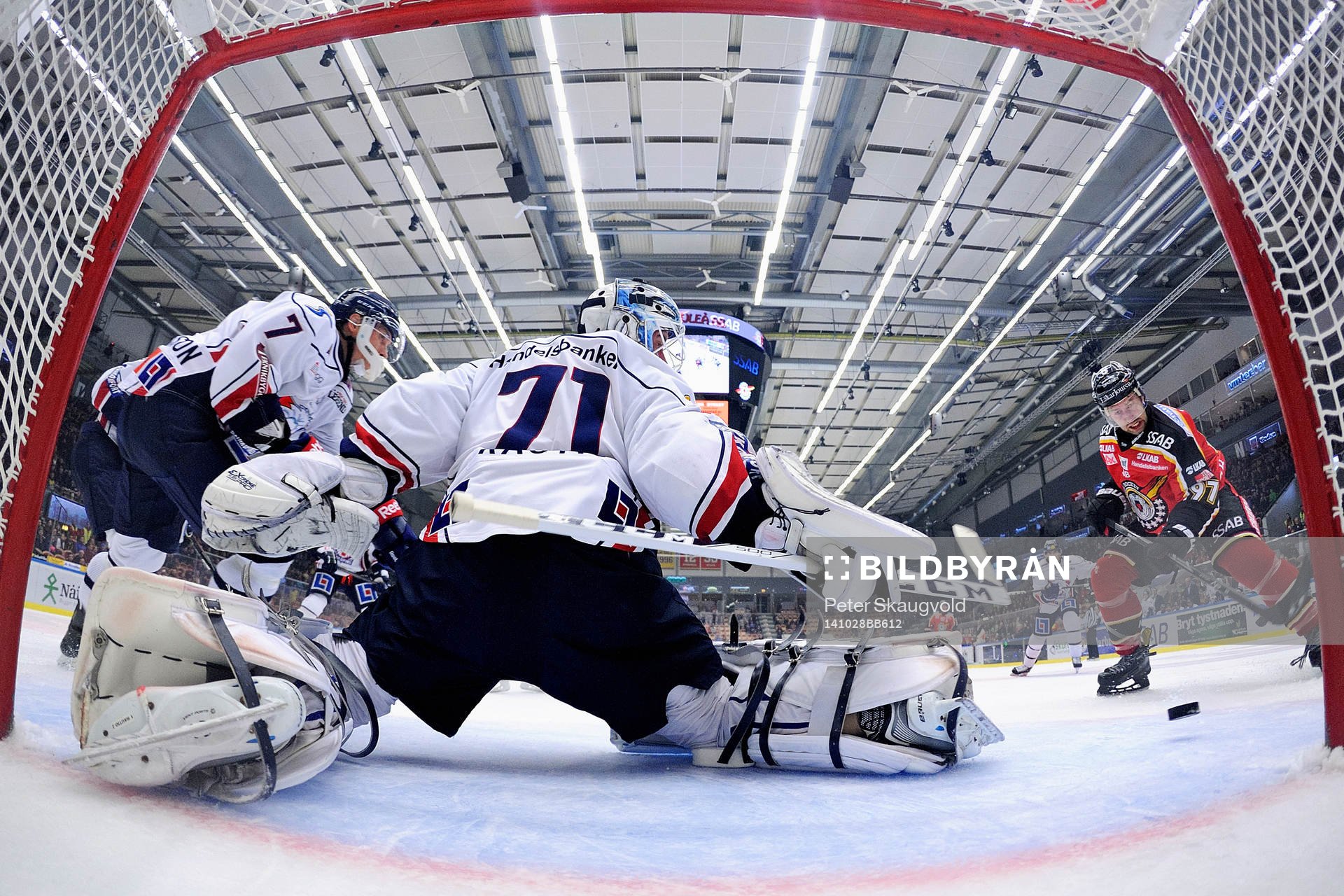 Luleås Per Ledin gör 2-1 bakom Linköpings målvakt David