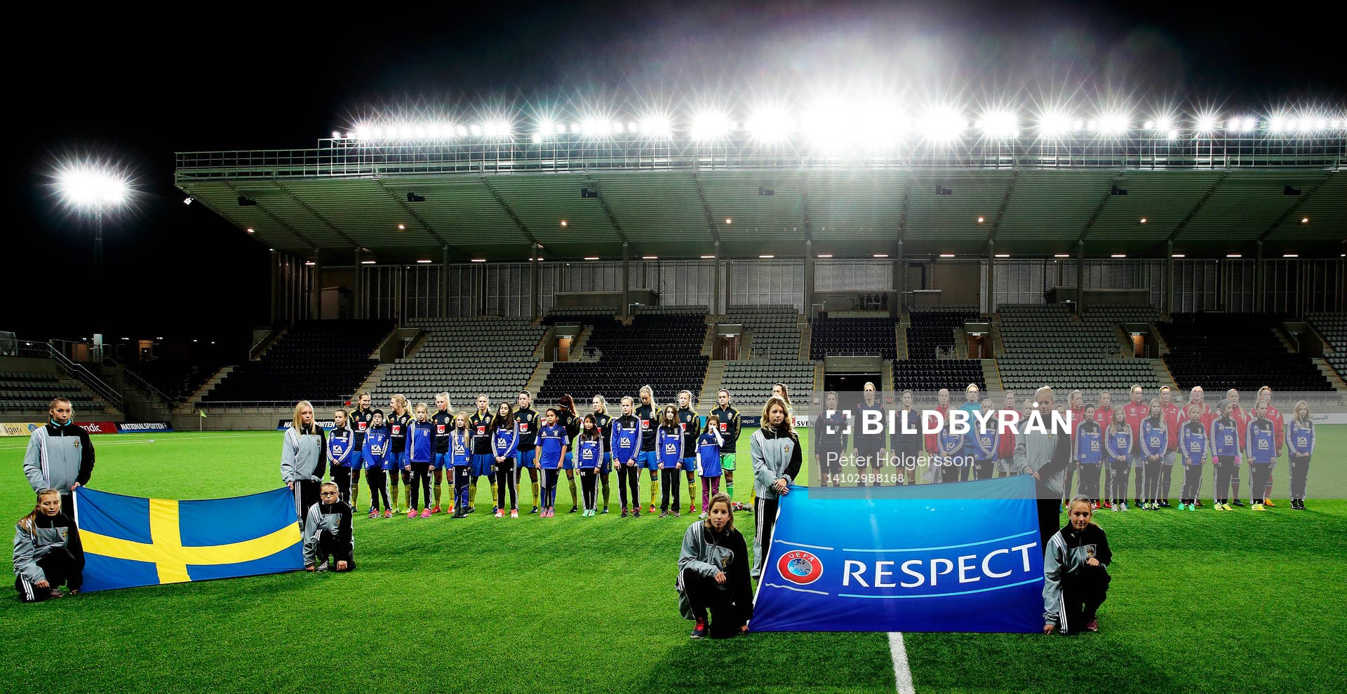 Sverige och Norge före fotbollsmatchen mellan Sverige dam
