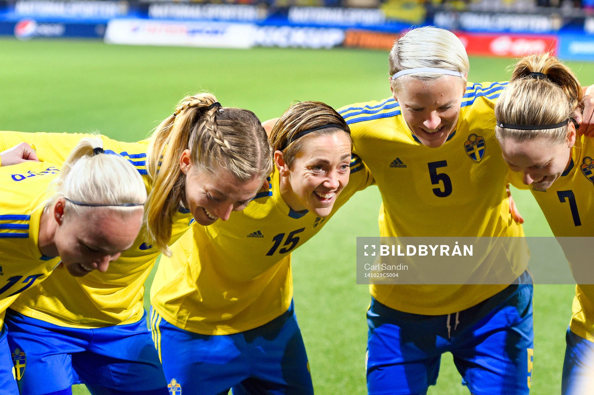 e landskamp med Nilla Fischer och Lisa Dahlkvist