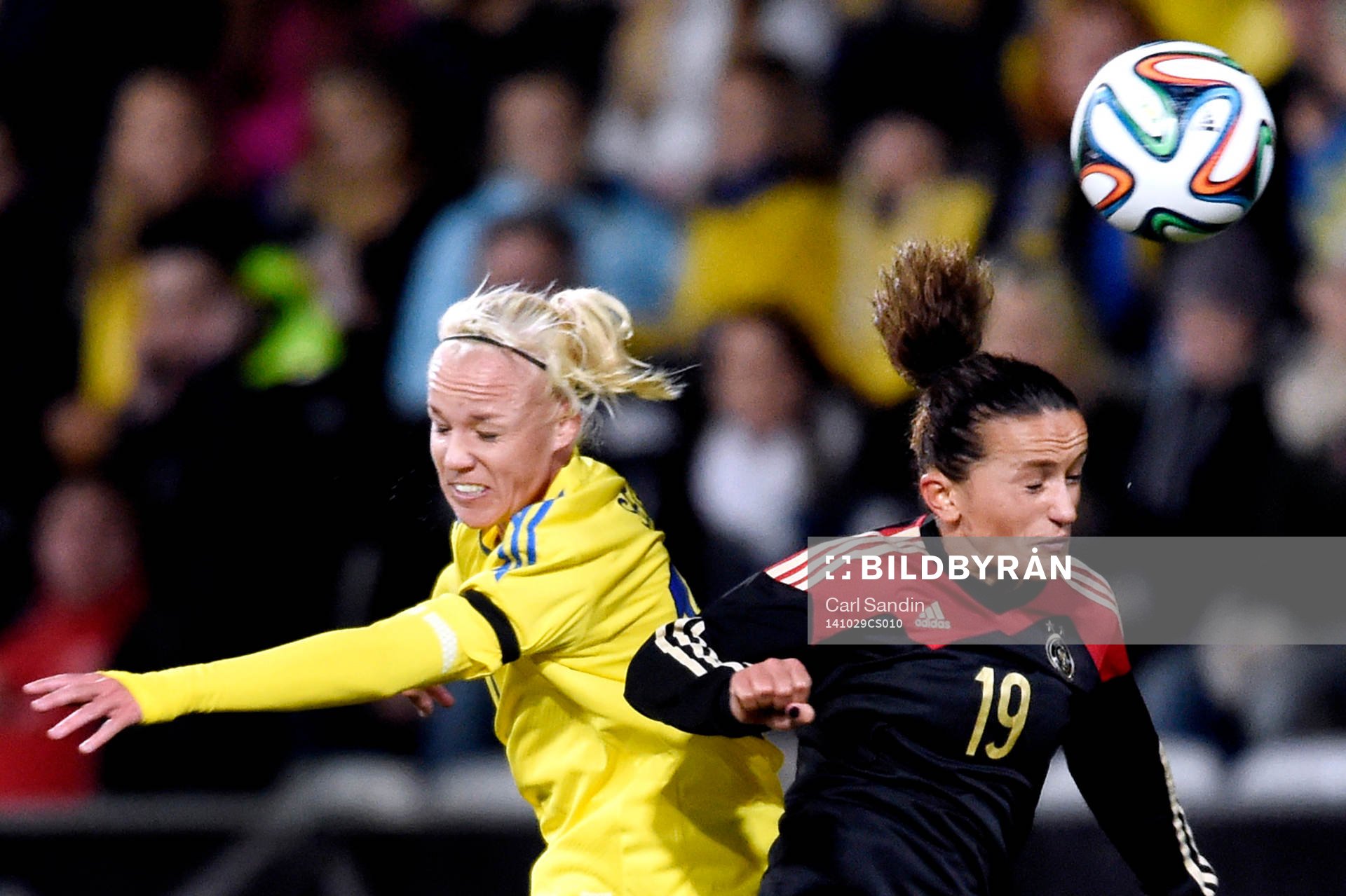 Sveriges Caroline Seger i nickduell med Tysklands Fatime
