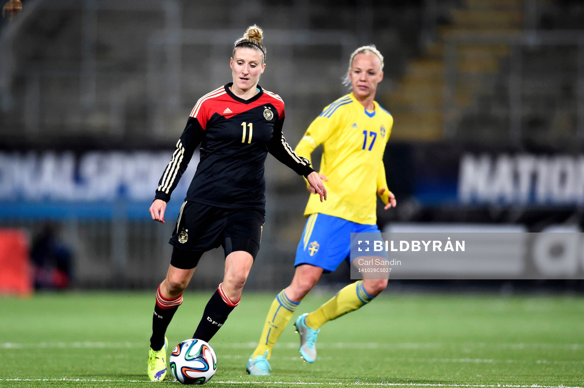 Tysklands Anja Mittag och Sveriges Caroline Seger