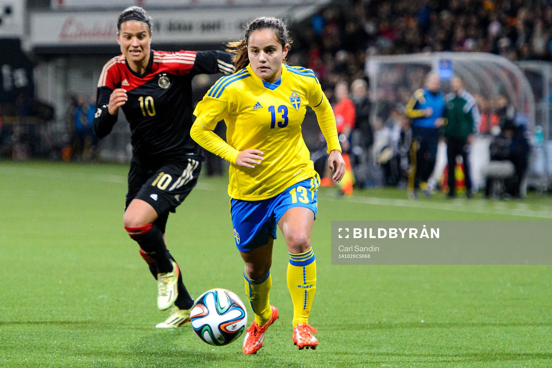 Tysklands Dzsenifer Marozsan jagar Sveriges Malin Diaz
