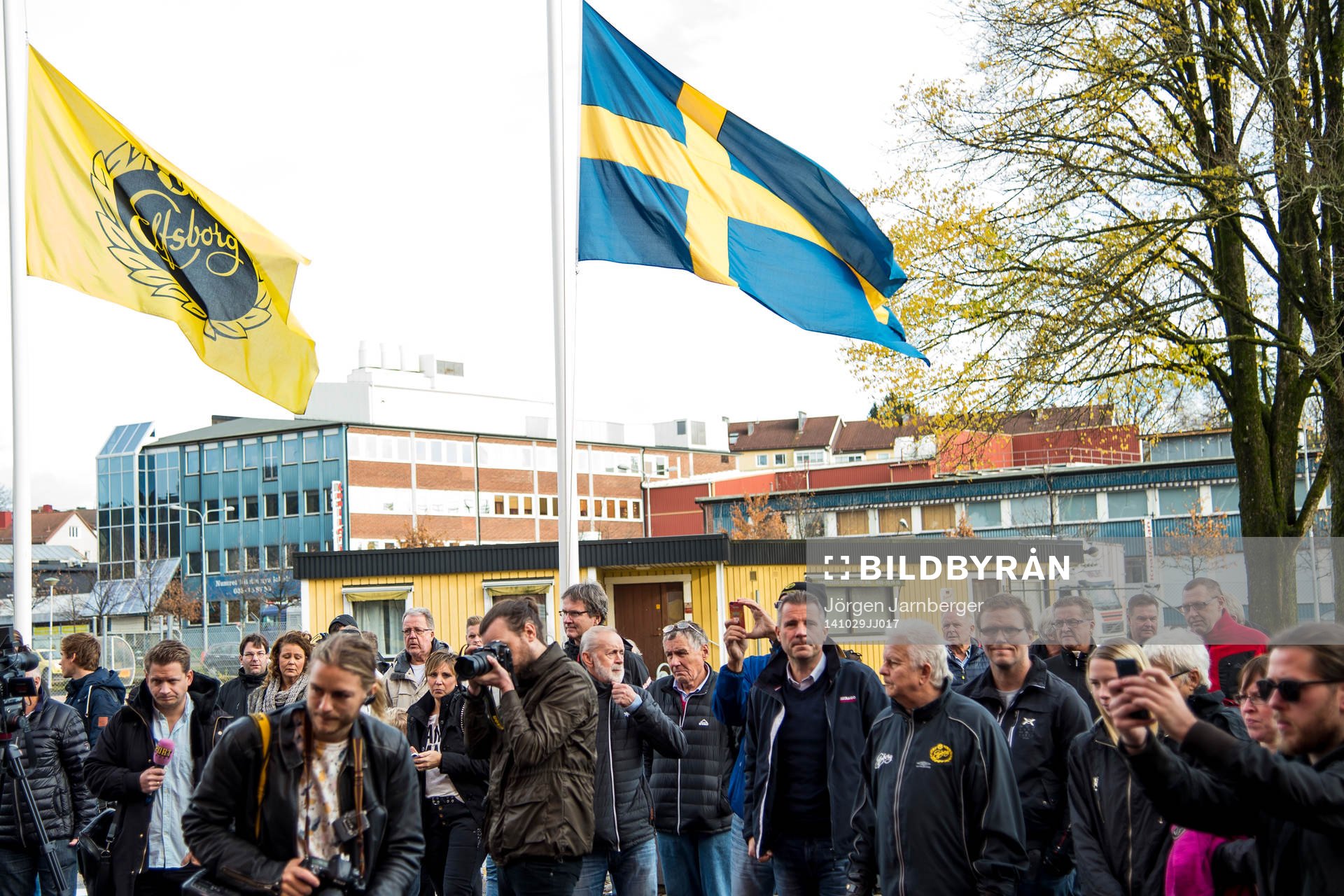 Flaggor på halv stång