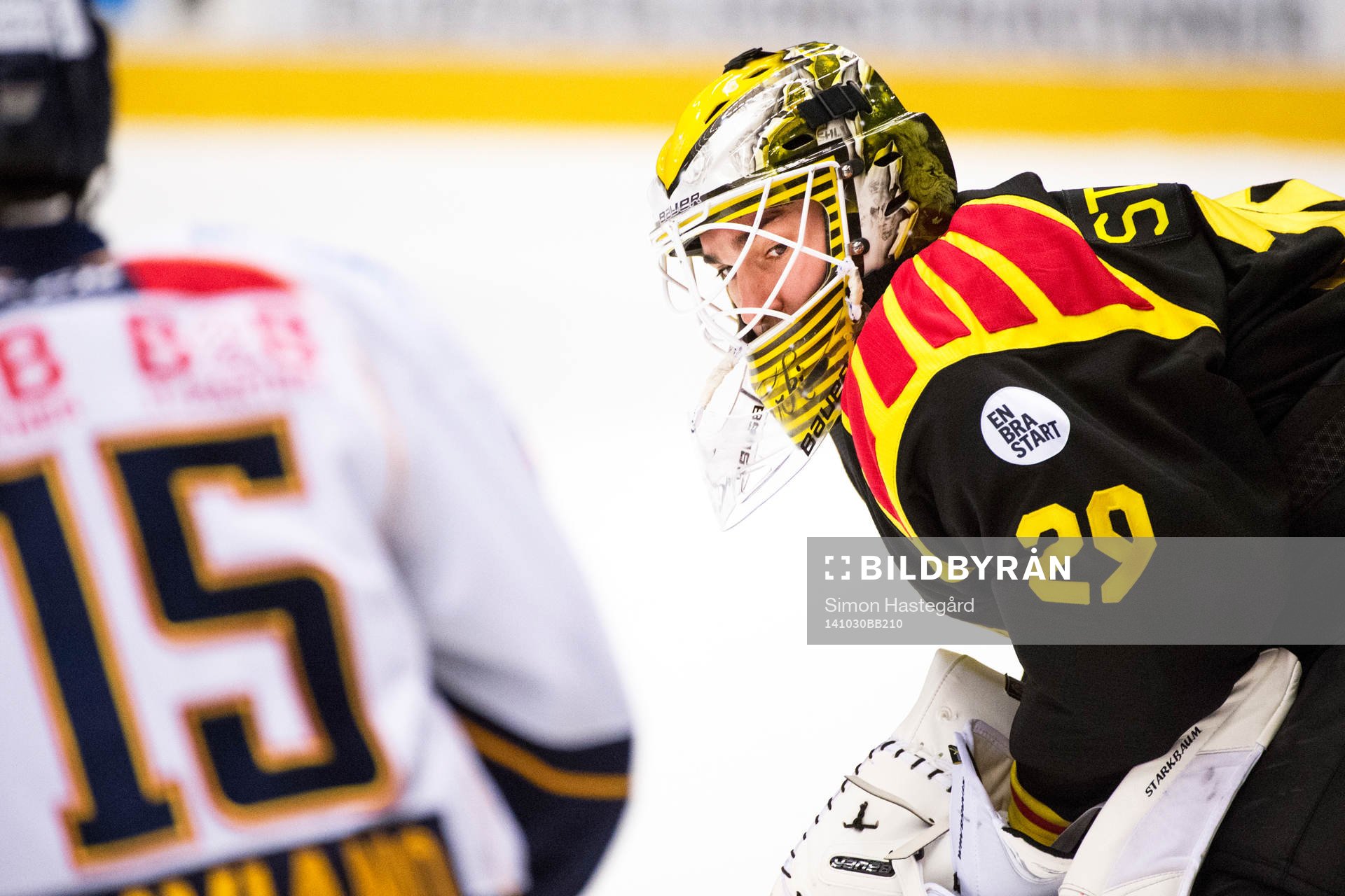Brynäs målvakt Bernhard Starkbaum före ishockeymatchen i