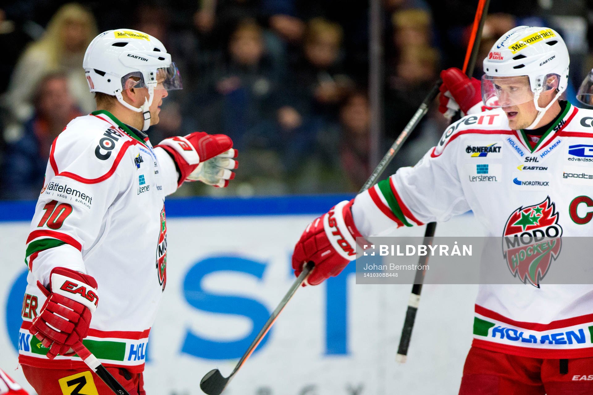 Modos Per-Åge Skröder (tv) firar 3-3