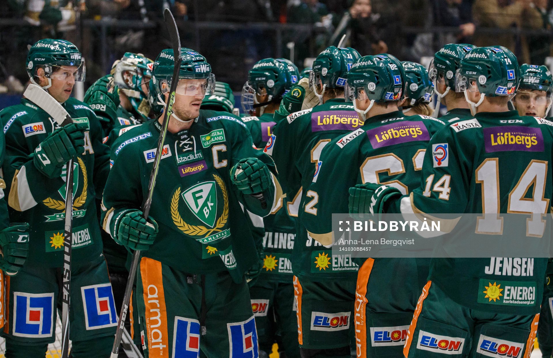 Färjestads Ole-Kristian Tollefsen  och de andra spelarna