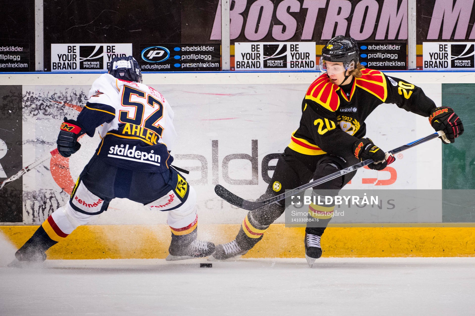 Djurgårdens Mikael Ahlén och Brynäs Adam Brodecki