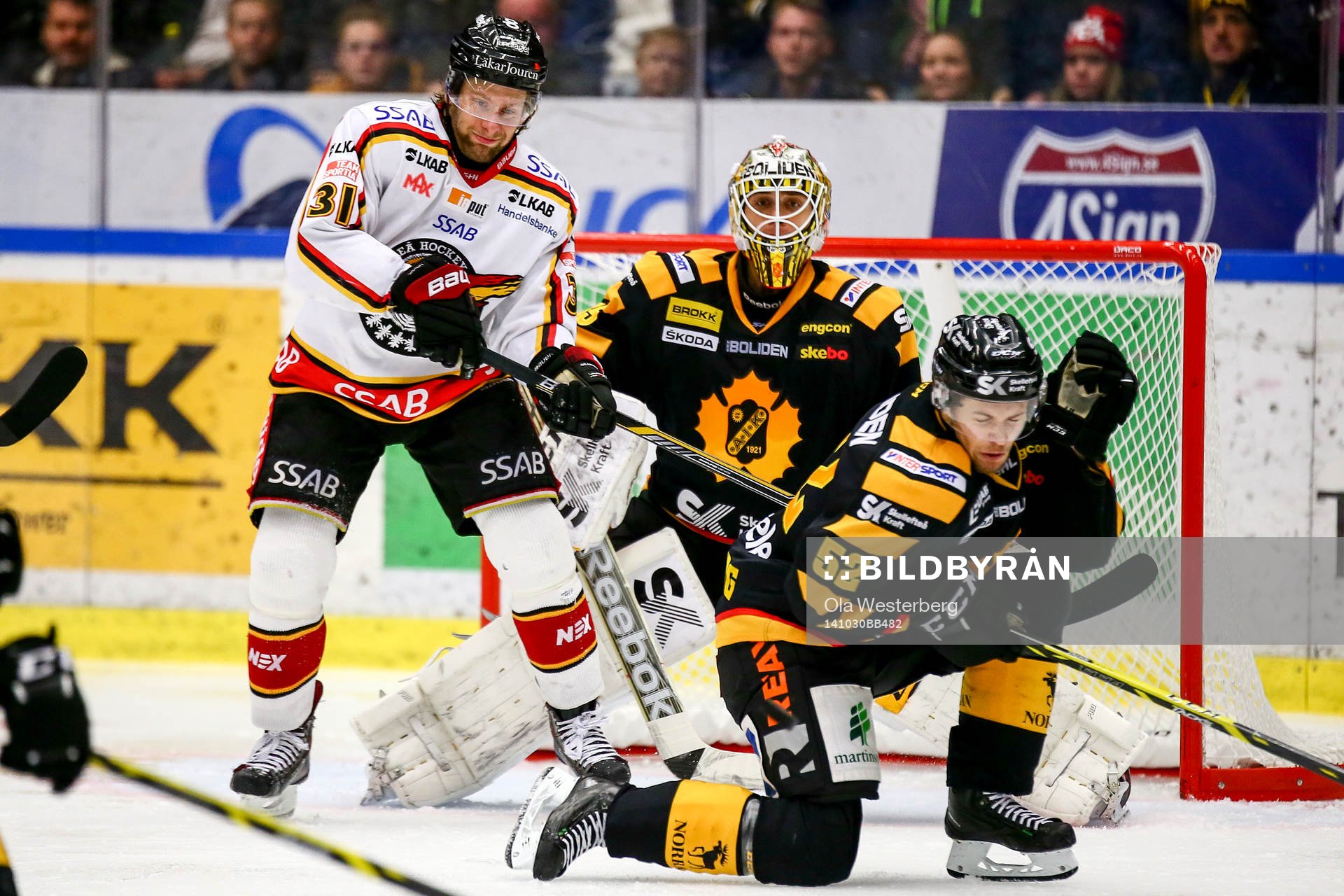 Skellefteås Arvid Lundberg och målvakt Markus Svensson