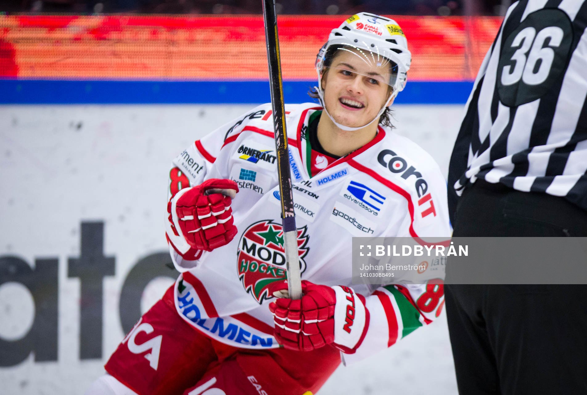 Modo vinner matchen på straffar och William Nylander jublar