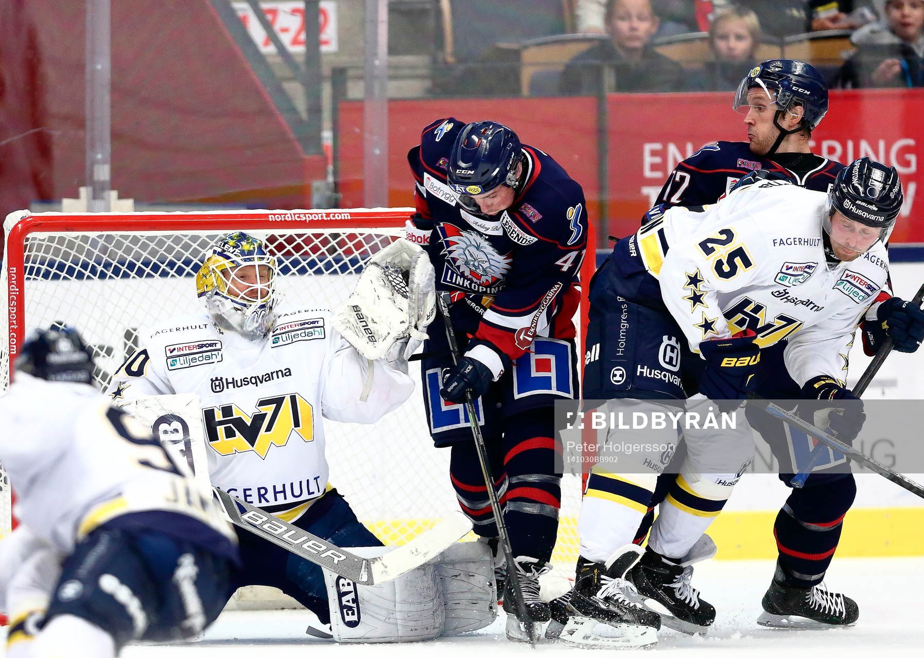 s målvakt Erik Ersberg, Linköpings Broc Little, HV71:s