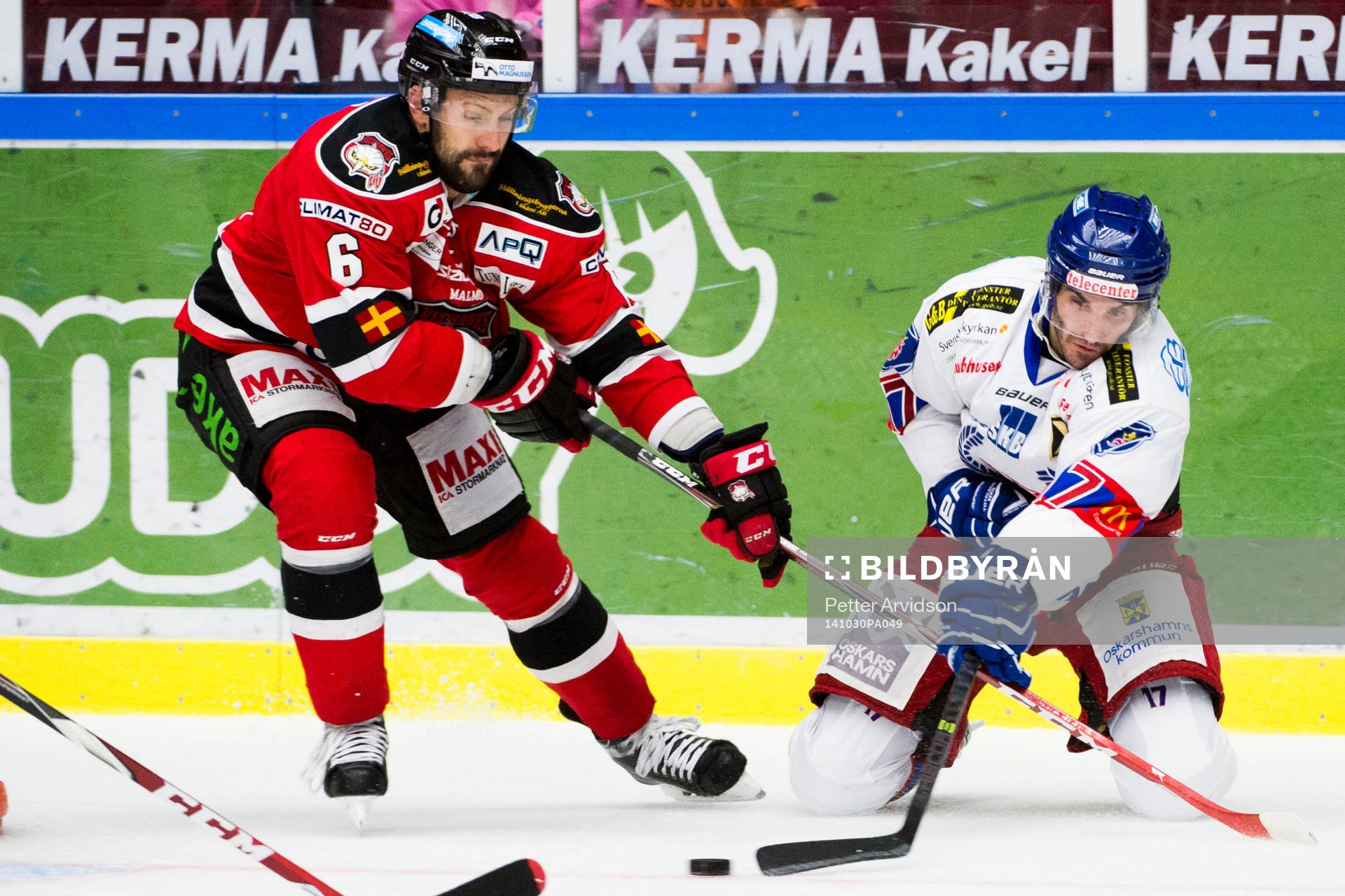 Malmö Redhawks Colin Stuart och Oskarshamns Luca Caputi