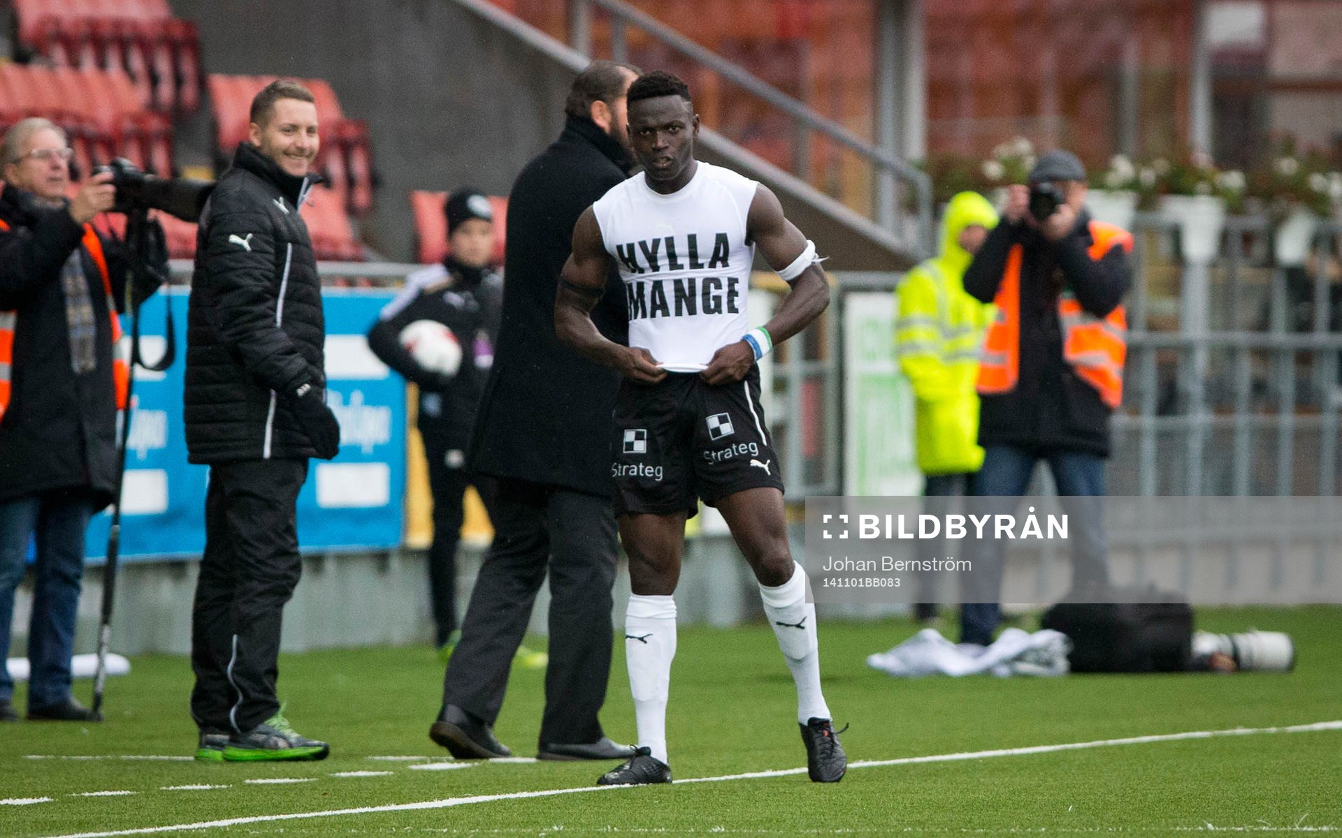 Örebros Alhassan Kamara gör 1-0 och jublar