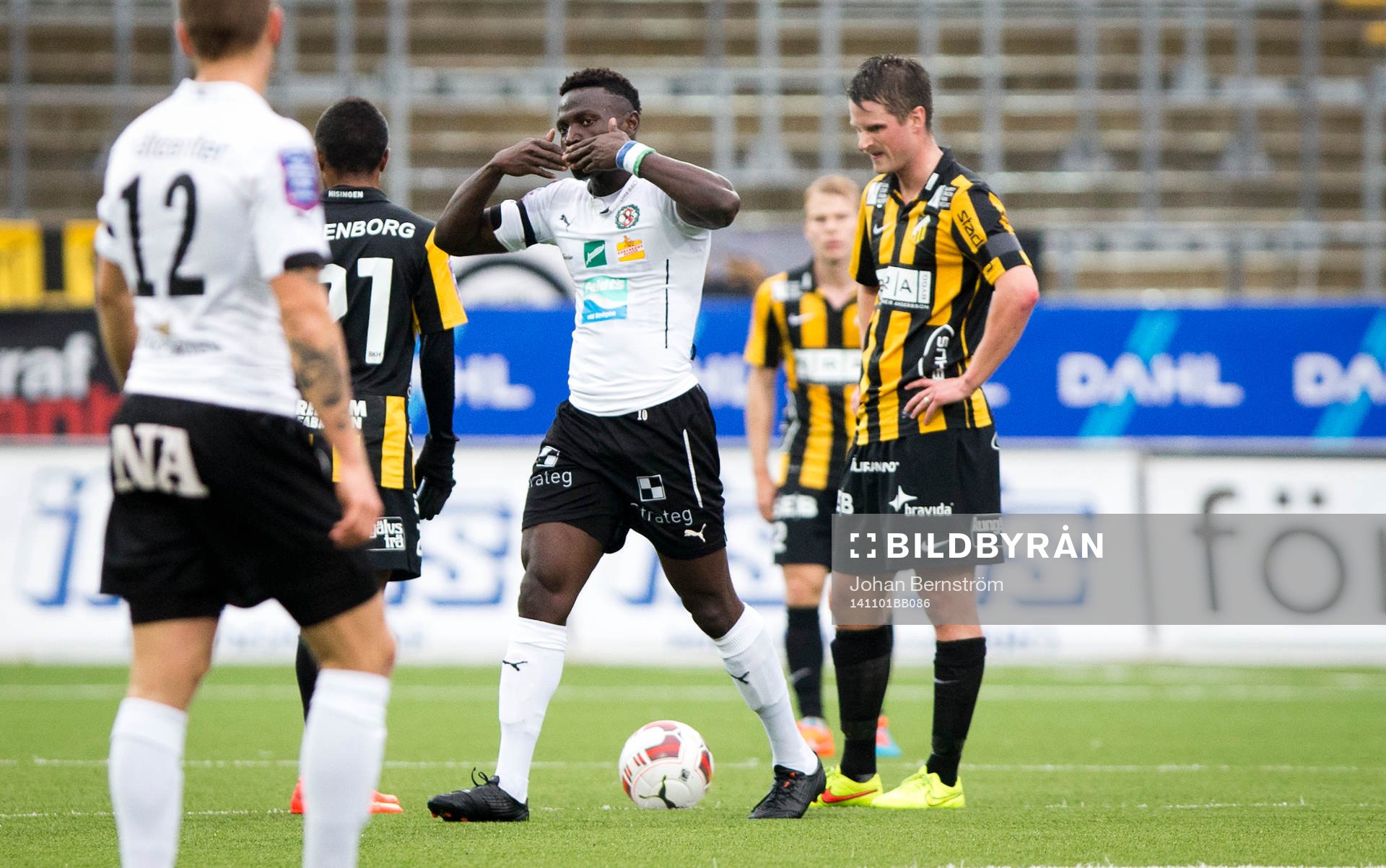 Örebros Alhassan Kamara gör 2-0 och jublar