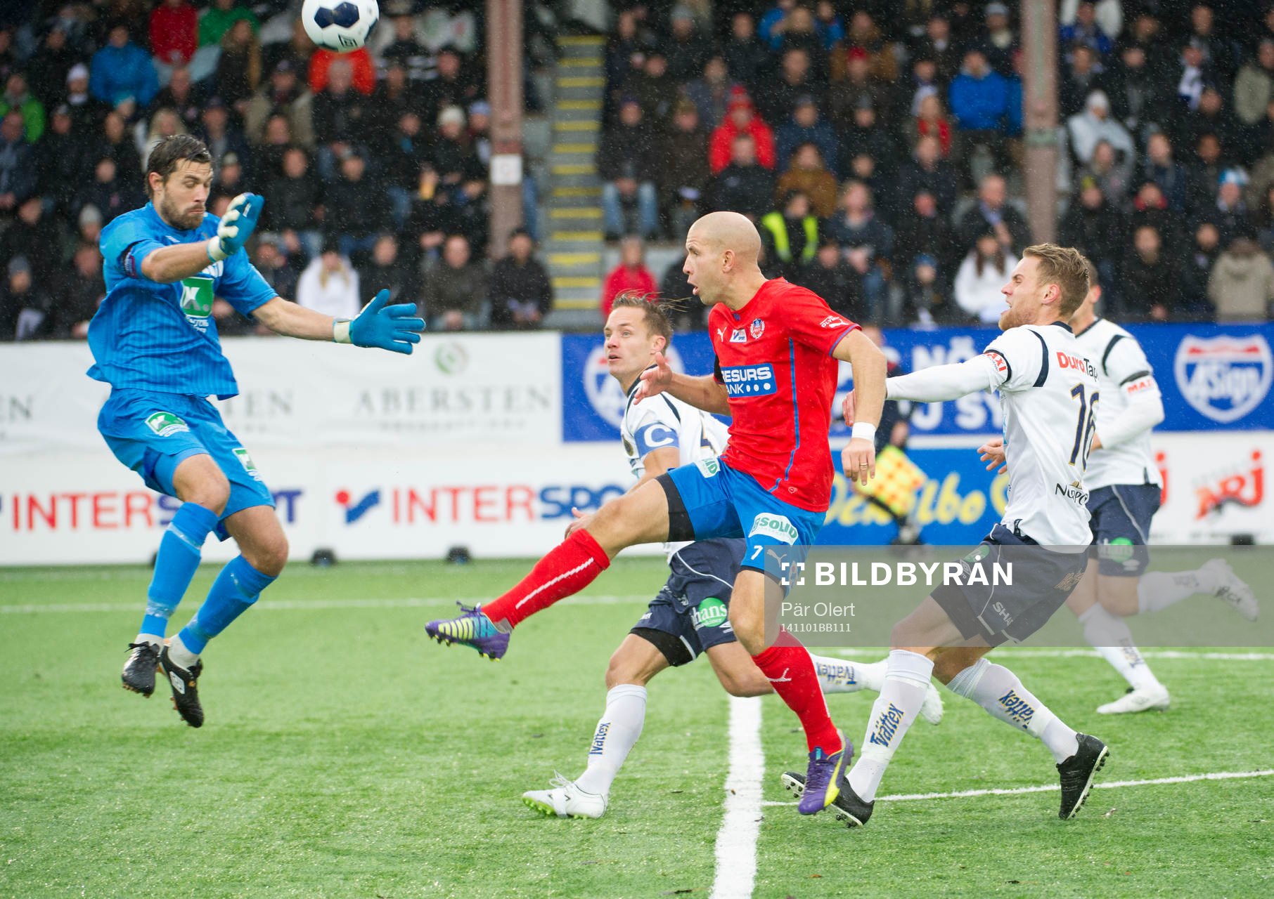 Helsingborgs Mattias Lindström nickar över Gefles