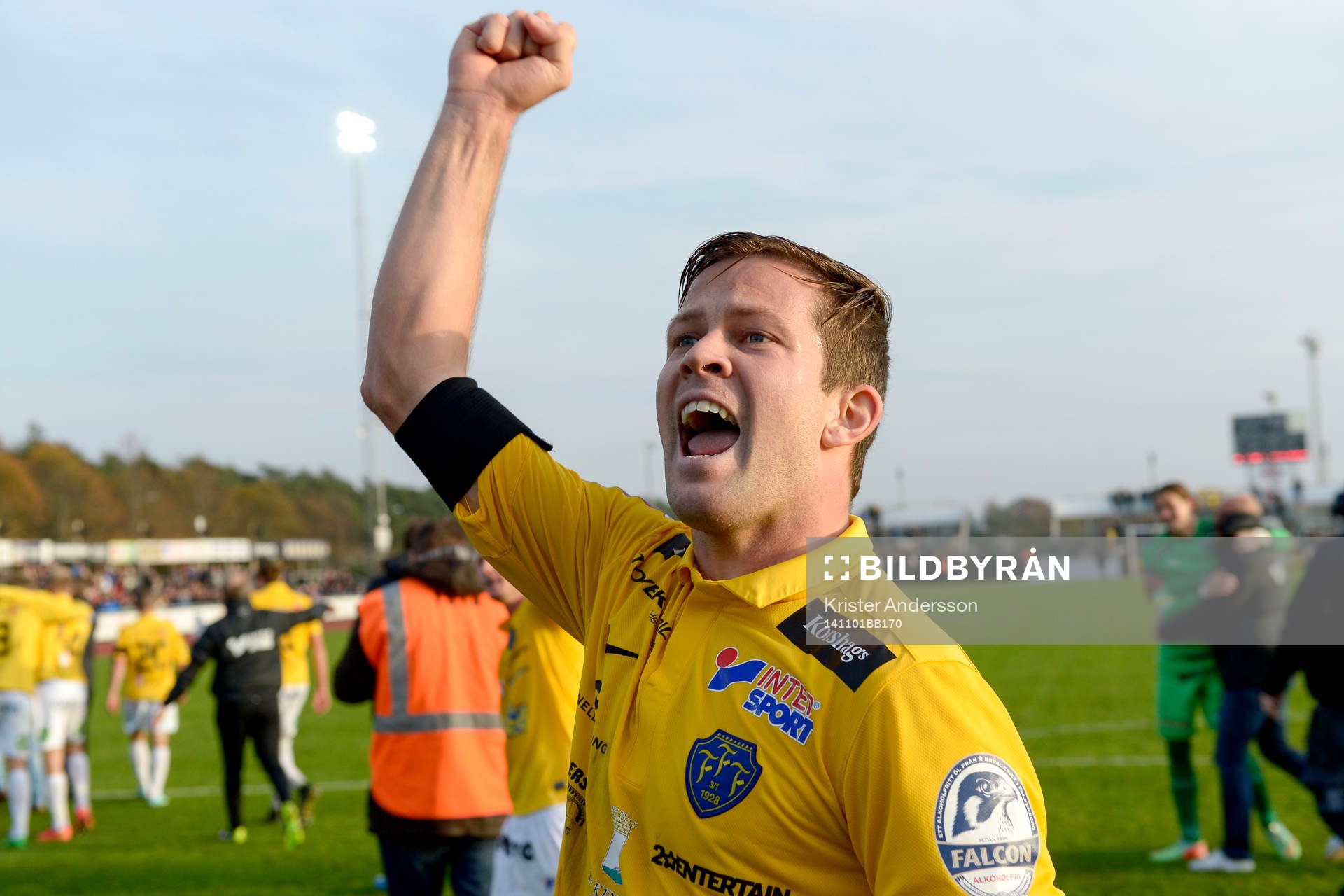 Falkenbergs David Svensson jublar