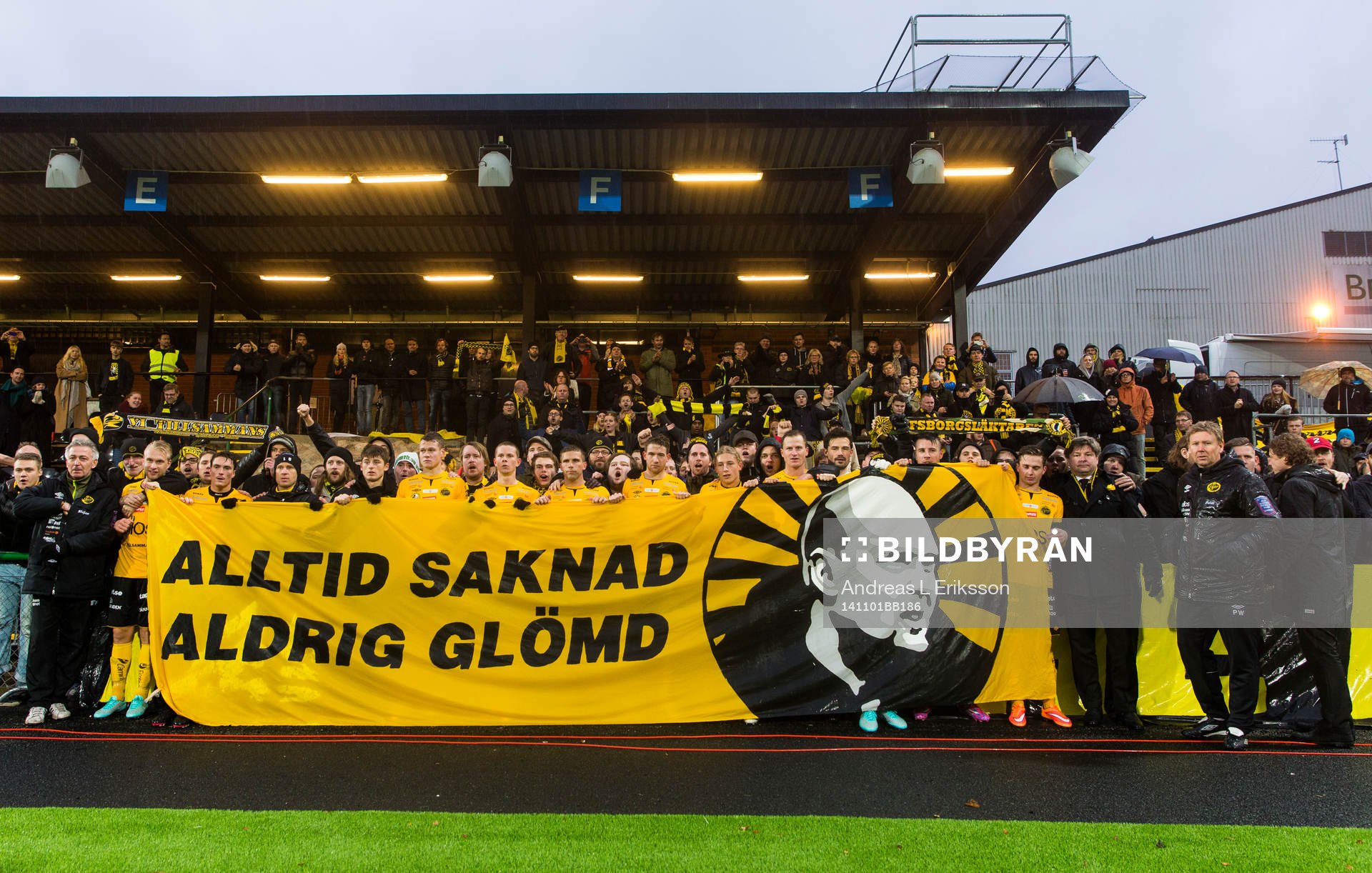 Elfsborgs spelare, ledare och supportrar hyllar Klas