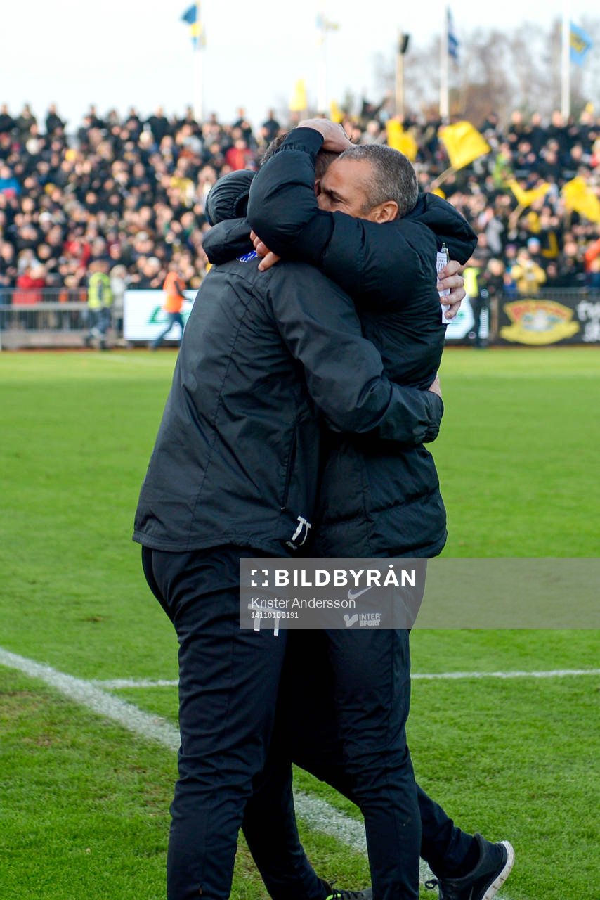 Falkenbergs tränare Henrik Larsson och assisterande