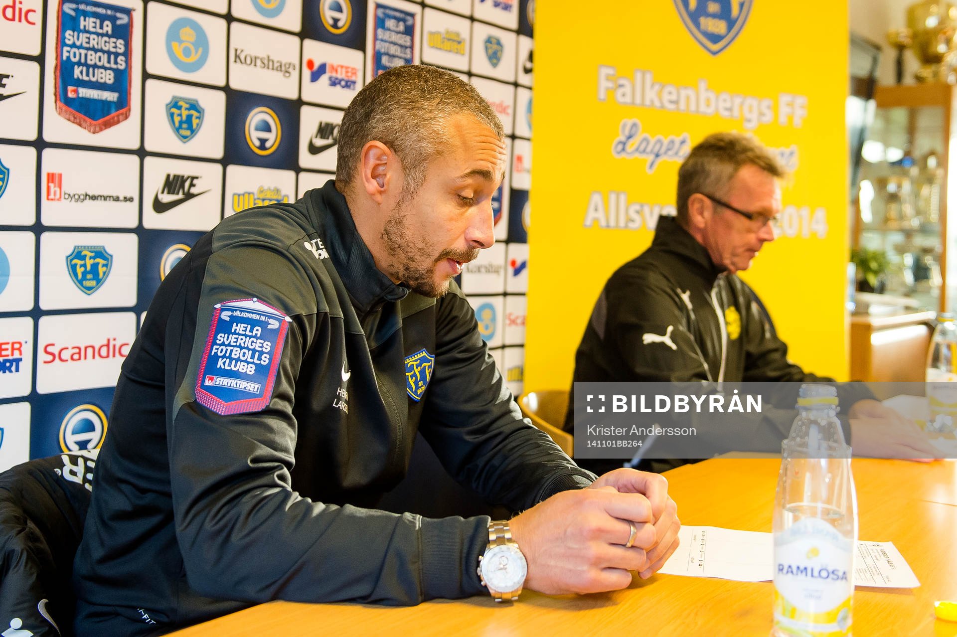Falkenbergs tränare Henrik Larsson på presskonferensen