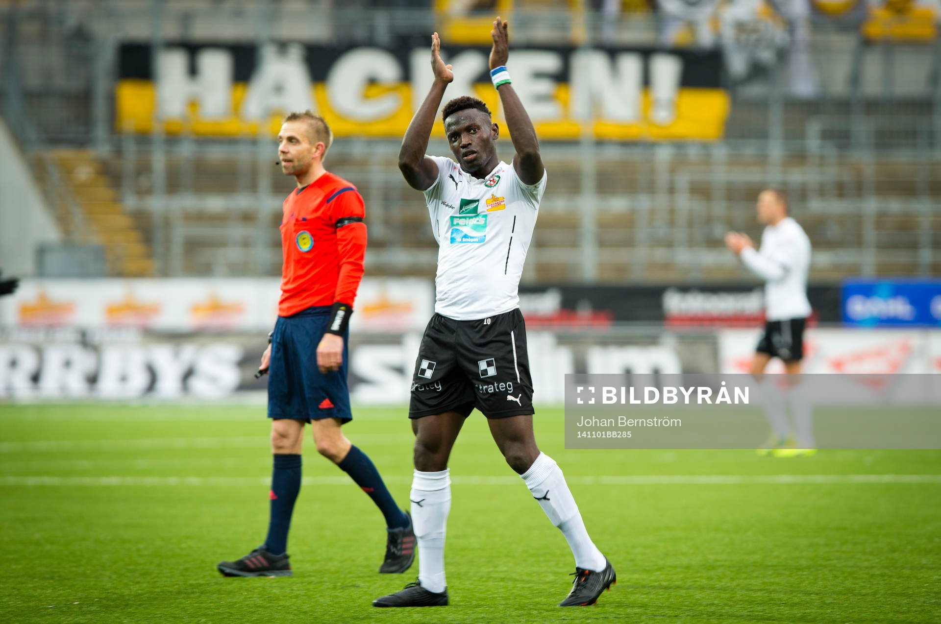 Örebros Alhassan Kamara gjorde hattrick mot Häcken under fotbollsmatchen i Allsvenskan mellan Örebro och Häcken den 1 november 2014 i Örebro.