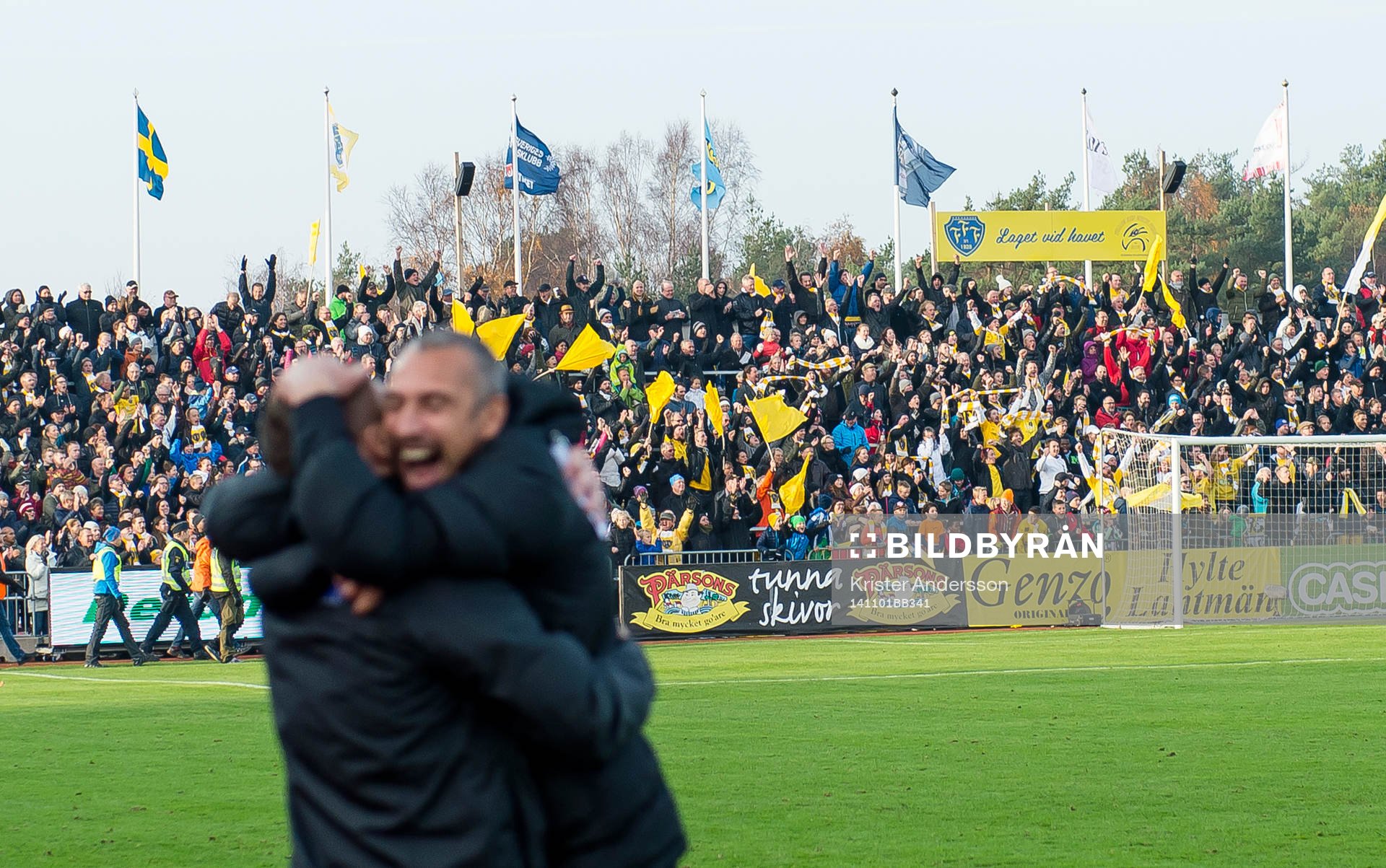Falkenbergs supportrar jublar