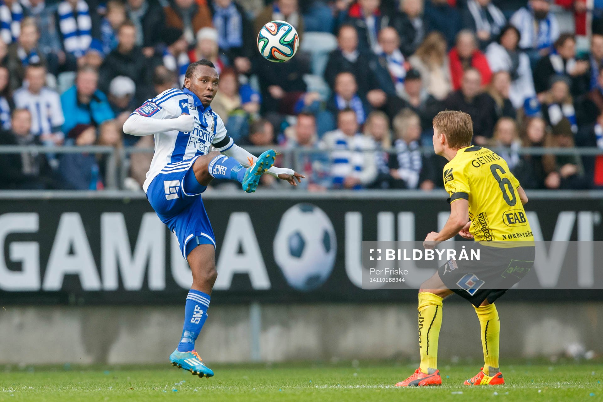 IFK Göteborgs May Mahlangu och Halmstads Johan Blomberg