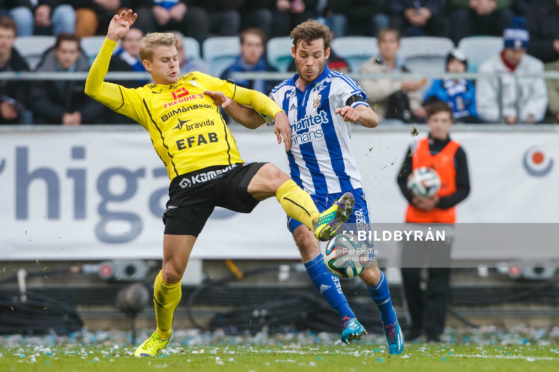 Halmstads Viktor Ljung ochj IFK Göteborgs Emil Salomonsson