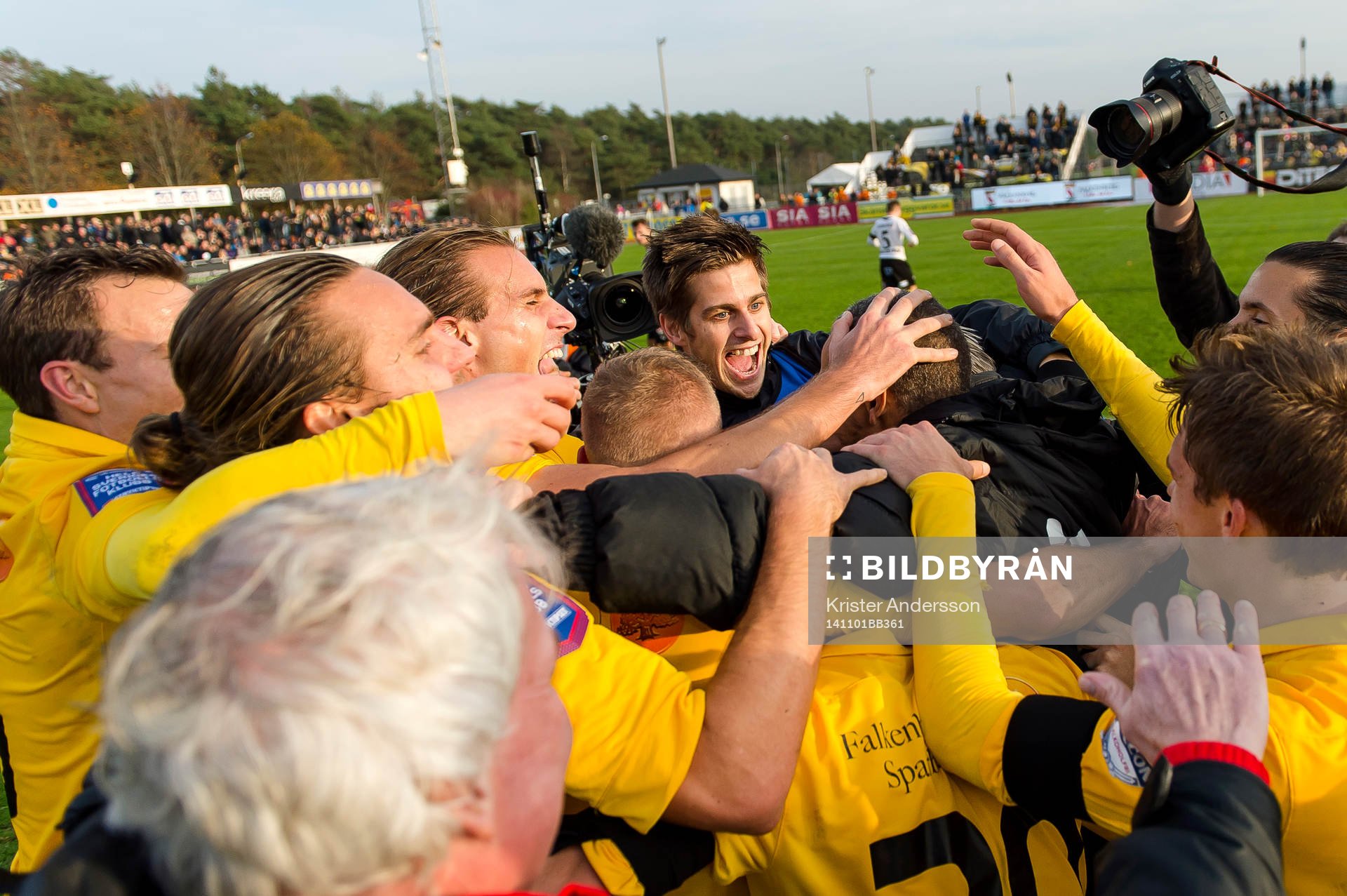 Falkenbergs spelare jublar