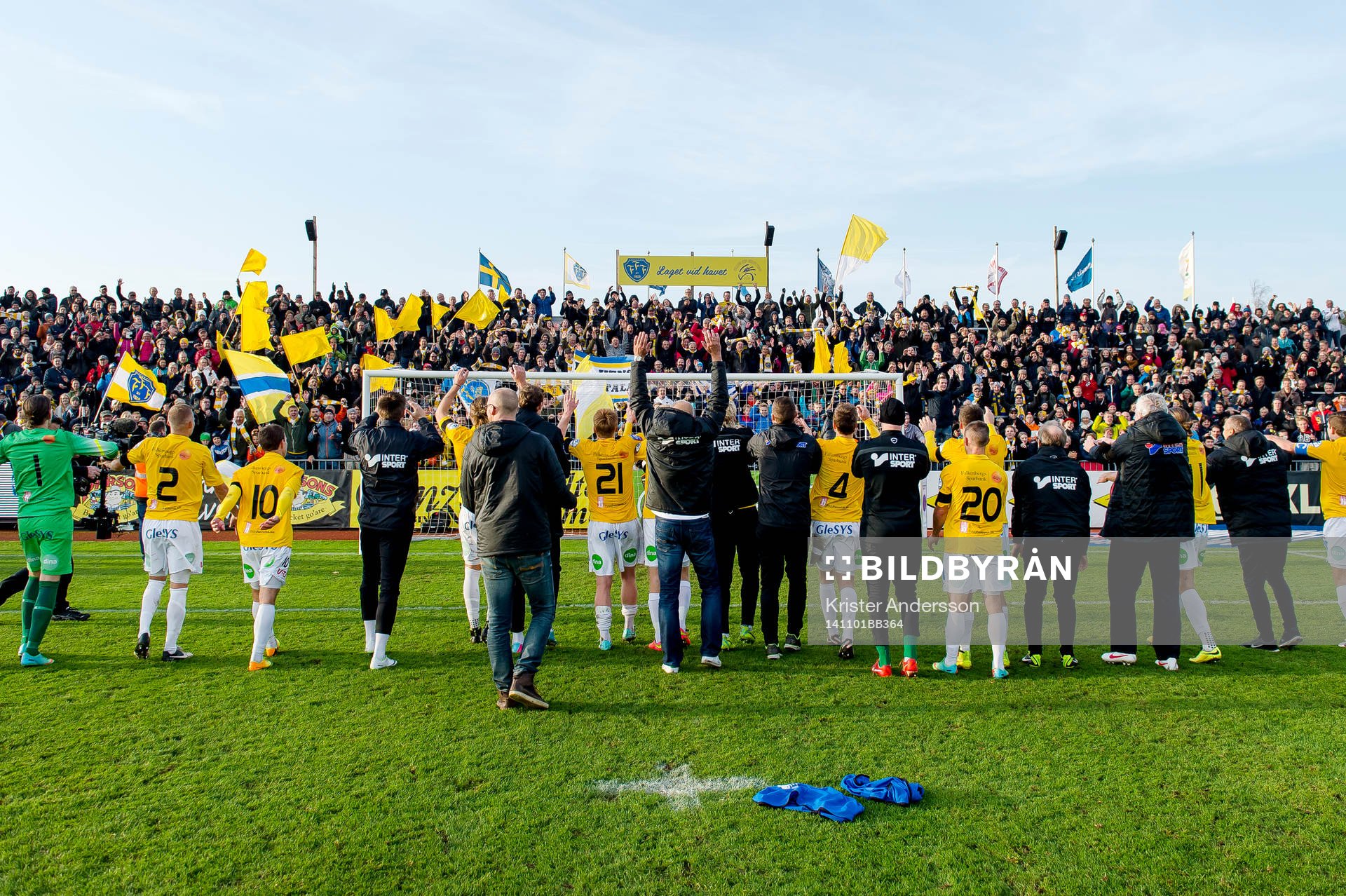 Falkenbergs spelare tackar publiken