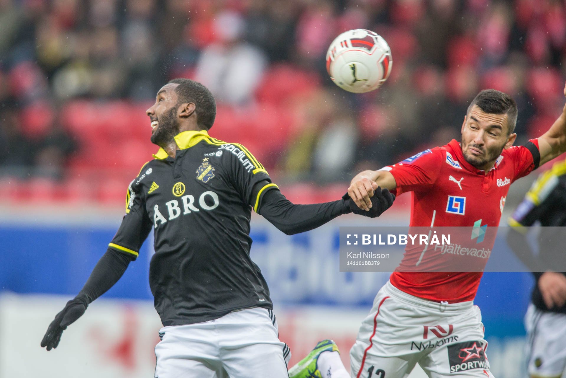 AIK:s Henok Goitom under fotbollsmatchen i   Allsvenskan mellan Kalmar och AIK den 1 november 2014 i Kalmar.