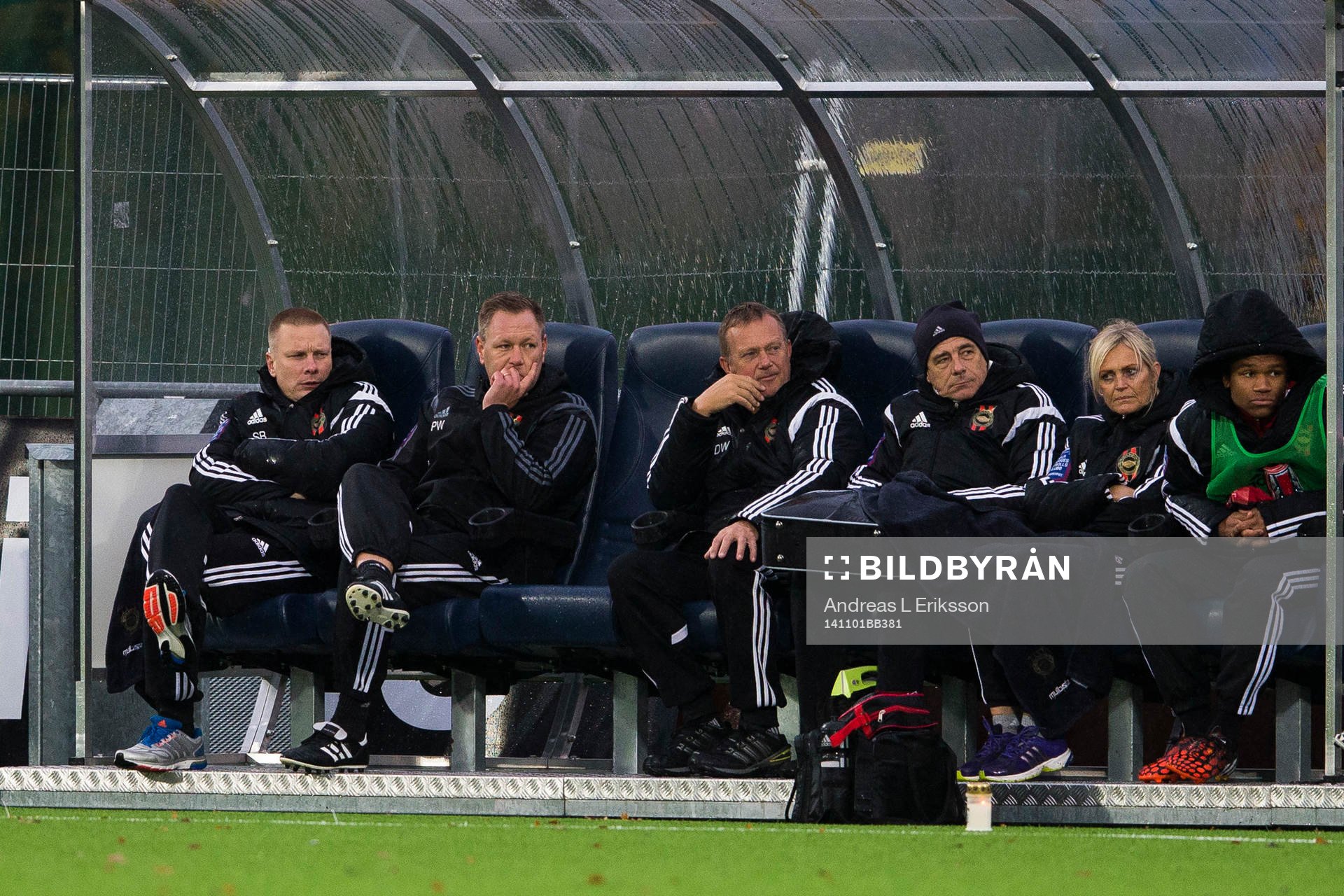Brommapojkarnas Brommapojkarnas tränare Stefan Billborn på bänken under fotbollsmatchen i Allsvenskan mellan Brommapojkarna och Elfsborg den 1 november 2014 i Stockholm.