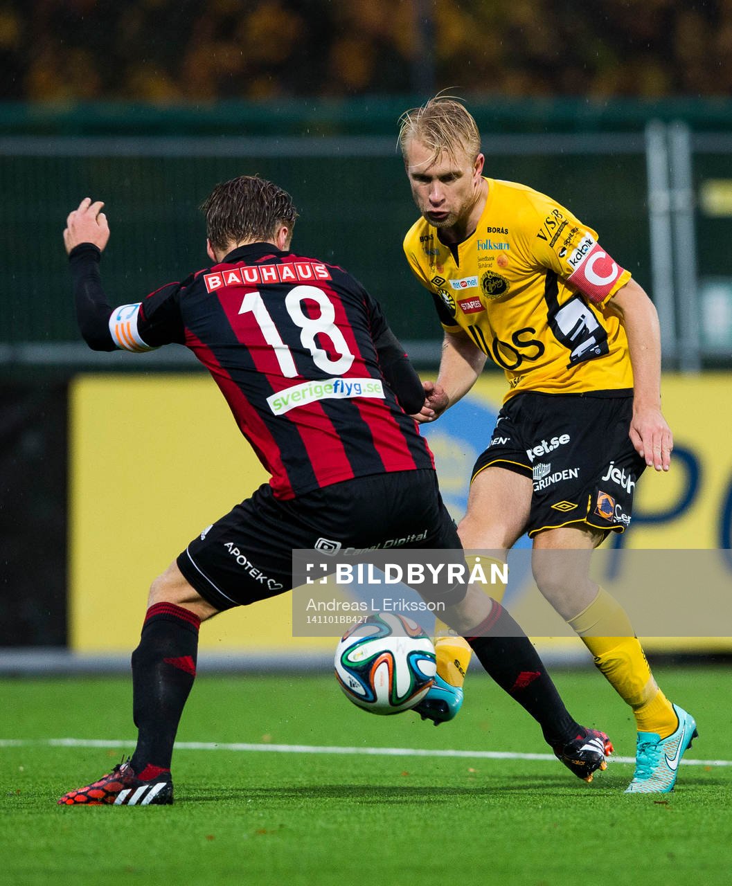 Elfsborgs Johan Larsson slår en tunnel på Brommapojkarnas