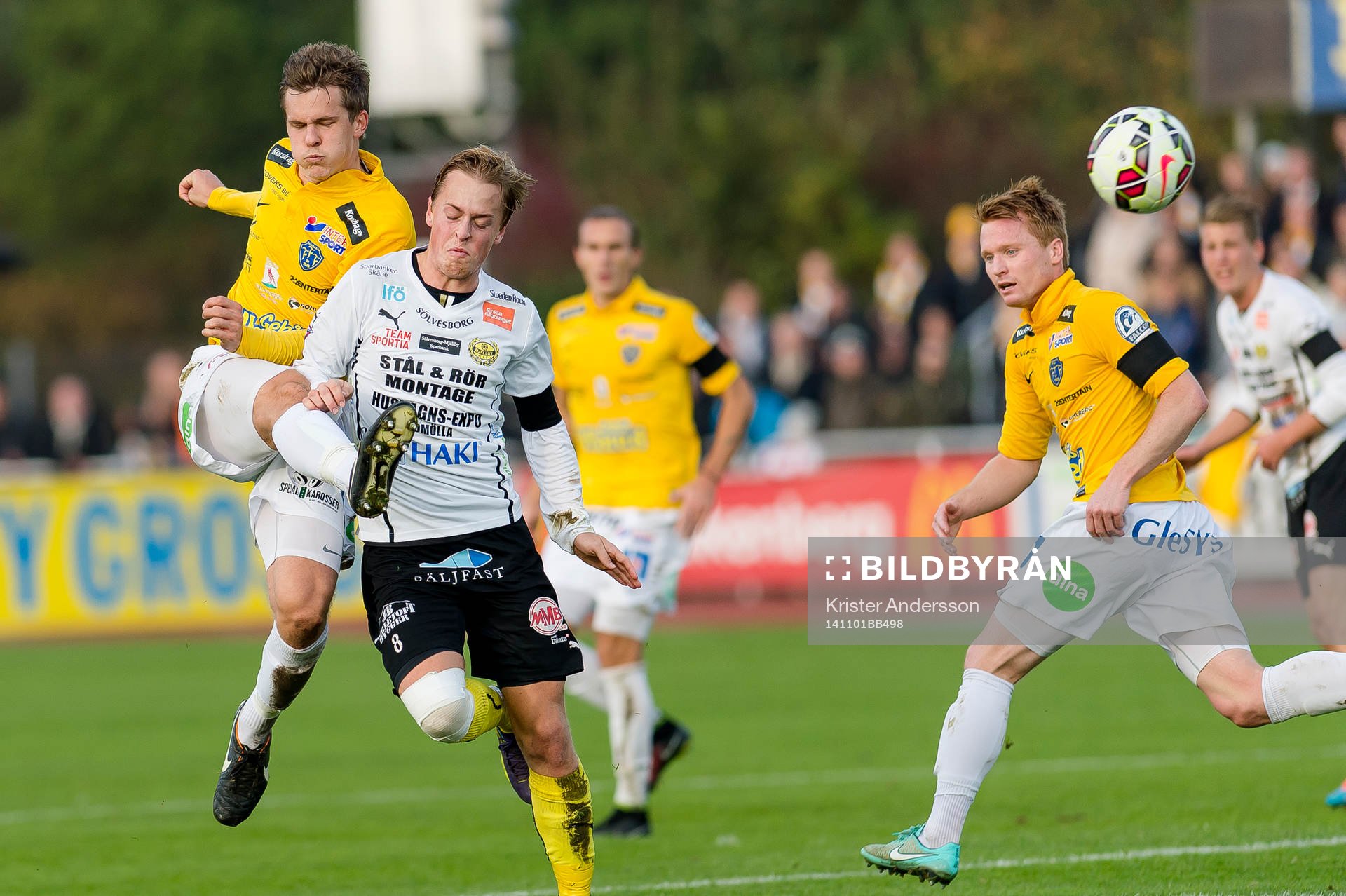 Falkenbergs Daniel Johansson och Mjällbys Robin Strömberg