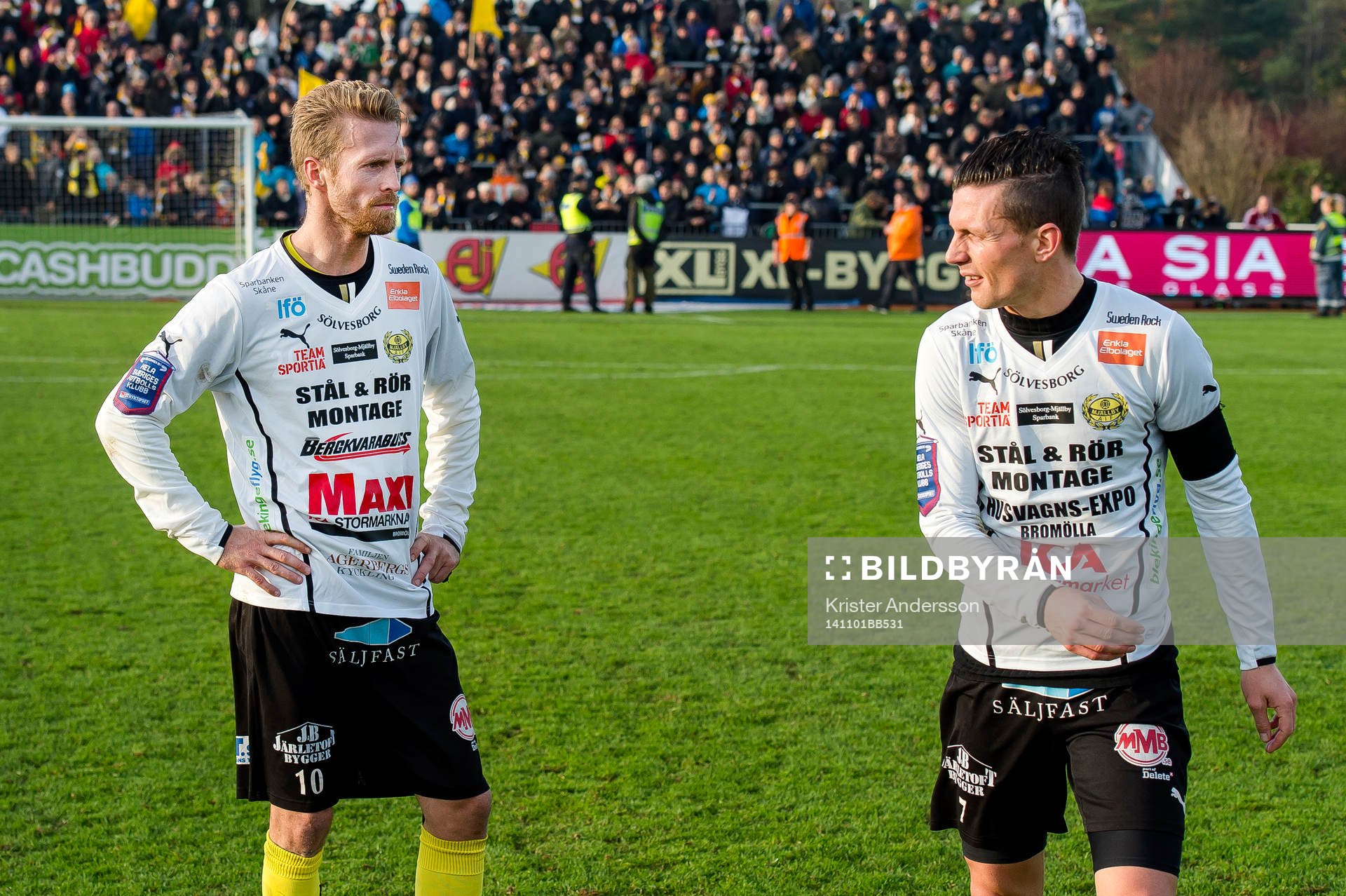 Mjällbys Christian Wilhelmsson och Kristian Haynes deppar