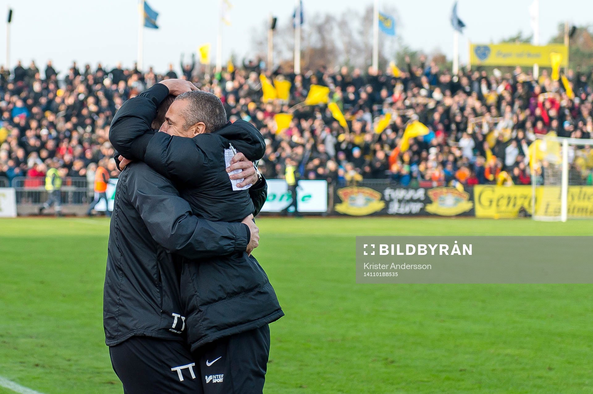 Falkenbergs tränare Henrik Larsson och assisterande