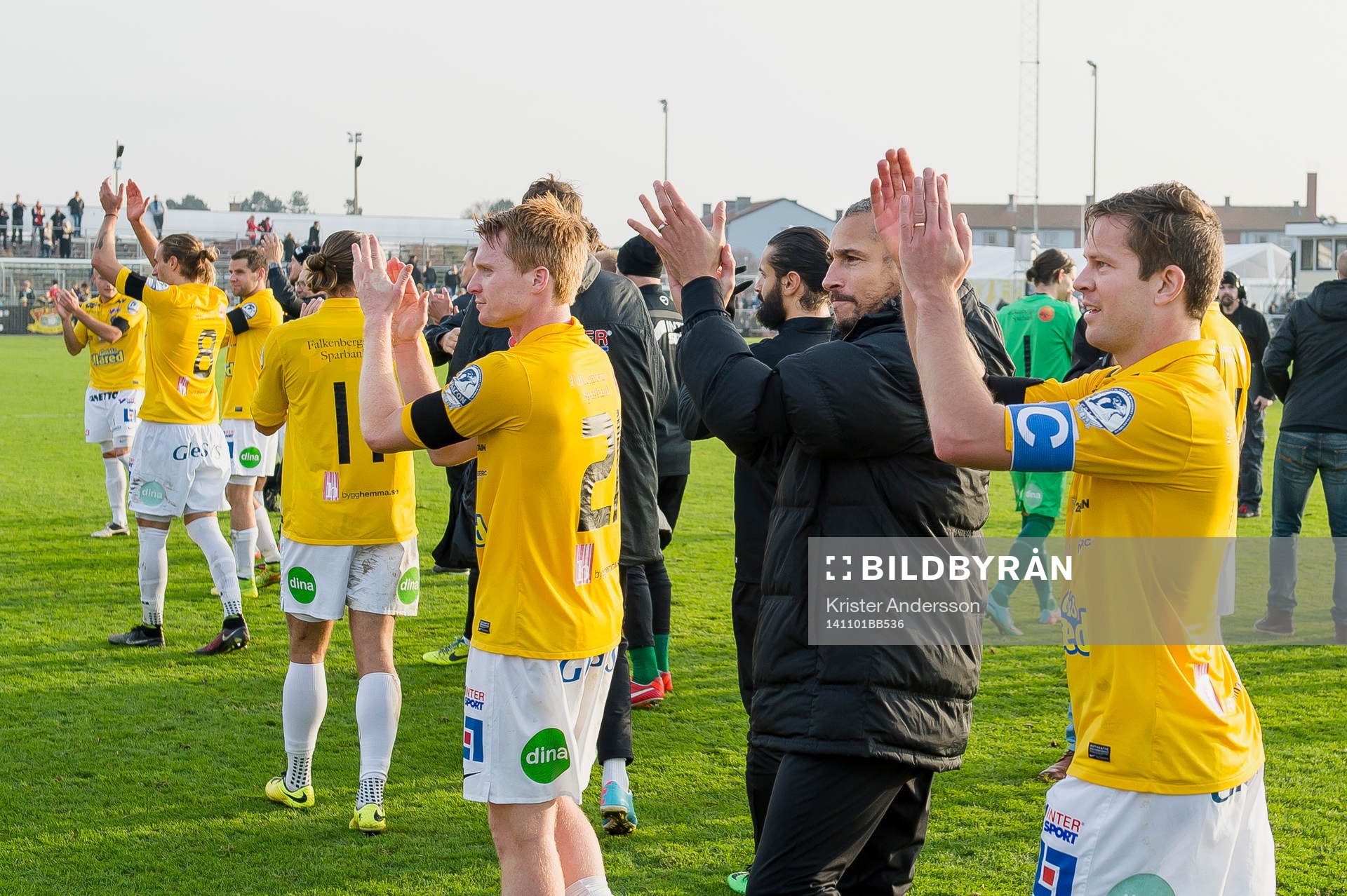 Falkenbergs spelare tackar publiken