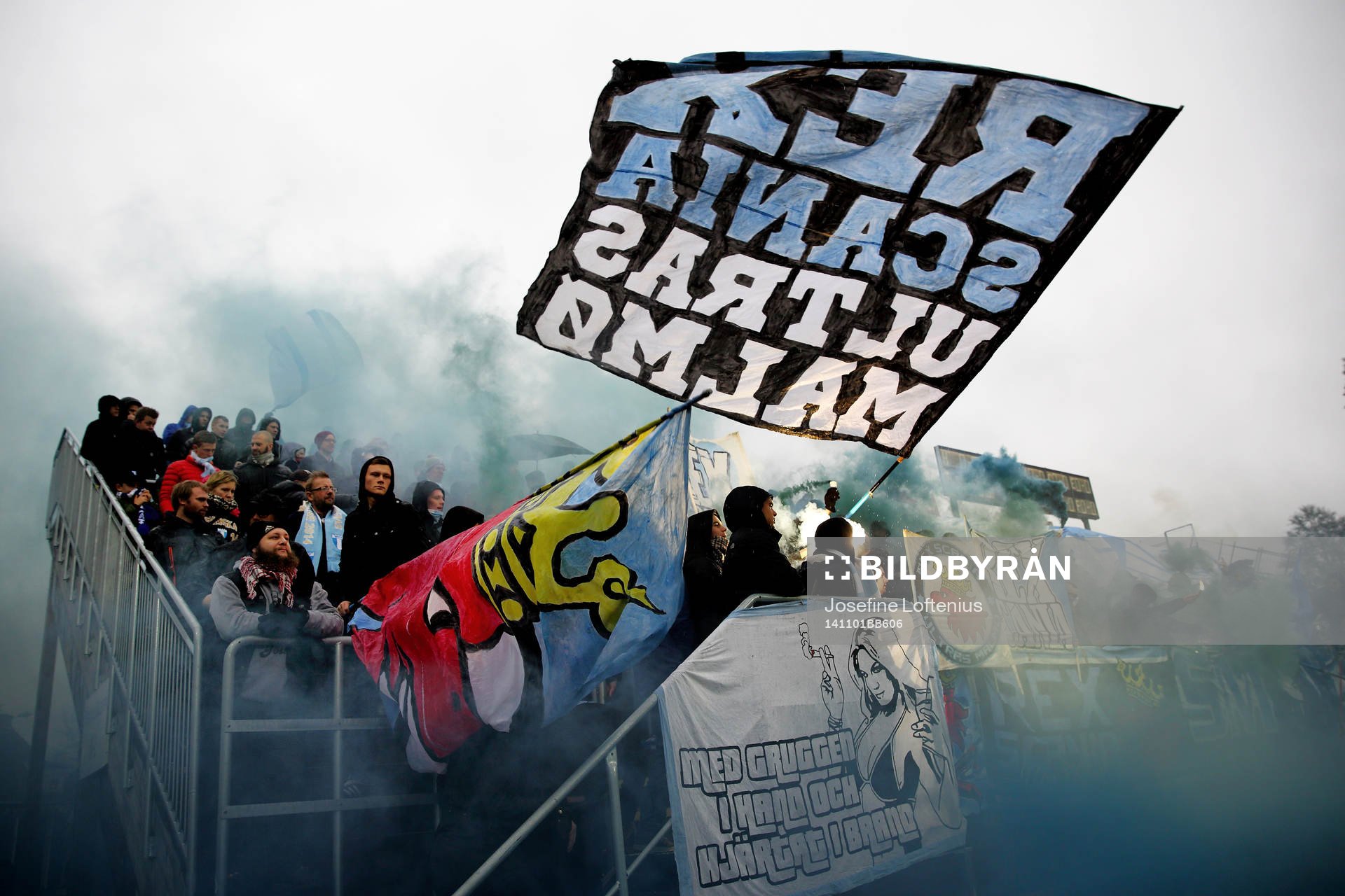 Malmös supportrar använder pyroteknik